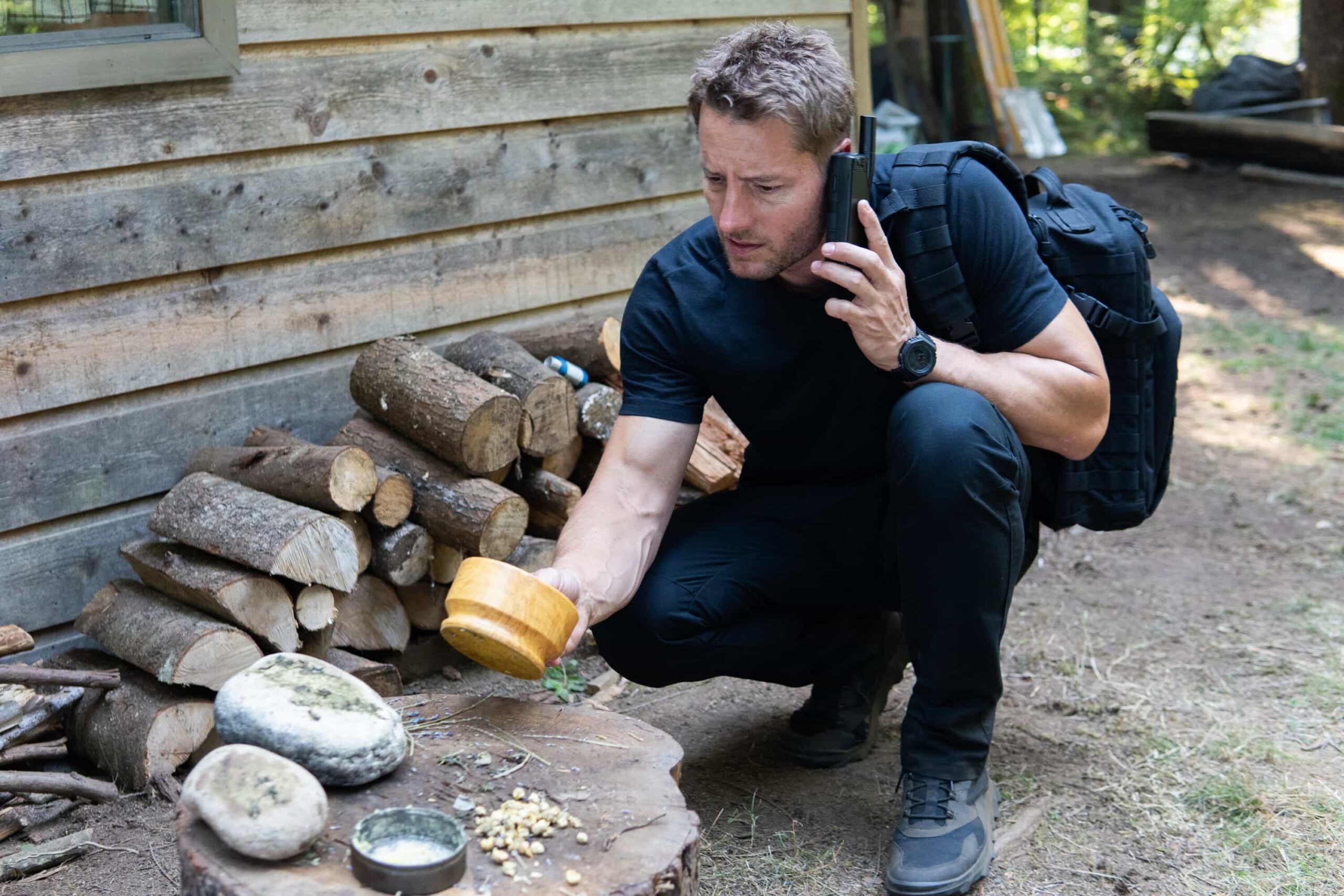 Tracker Season 3 Episode 5 “The Old Ways” – When four teens vanish during a hike in the Santa Cruz Mountains, Colter’s search uncovers a hidden agenda behind their journey, leading him to an off-grid community where all their lives are put in danger, Sunday, Nov. 16 (8:30-9:30PM, ET/PT) on the CBS Television Network, and streaming on Paramount+ (live and on-demand for Paramount+ Premium plan subscribers, or on-demand for Paramount+ Essential subscribers the day after the episode airs)*.  Pictured: Justin Hartley as Colter Shaw. Photo: Colin Bentley/CBS ©2025 CBS Broadcasting, Inc. All Rights Reserved.