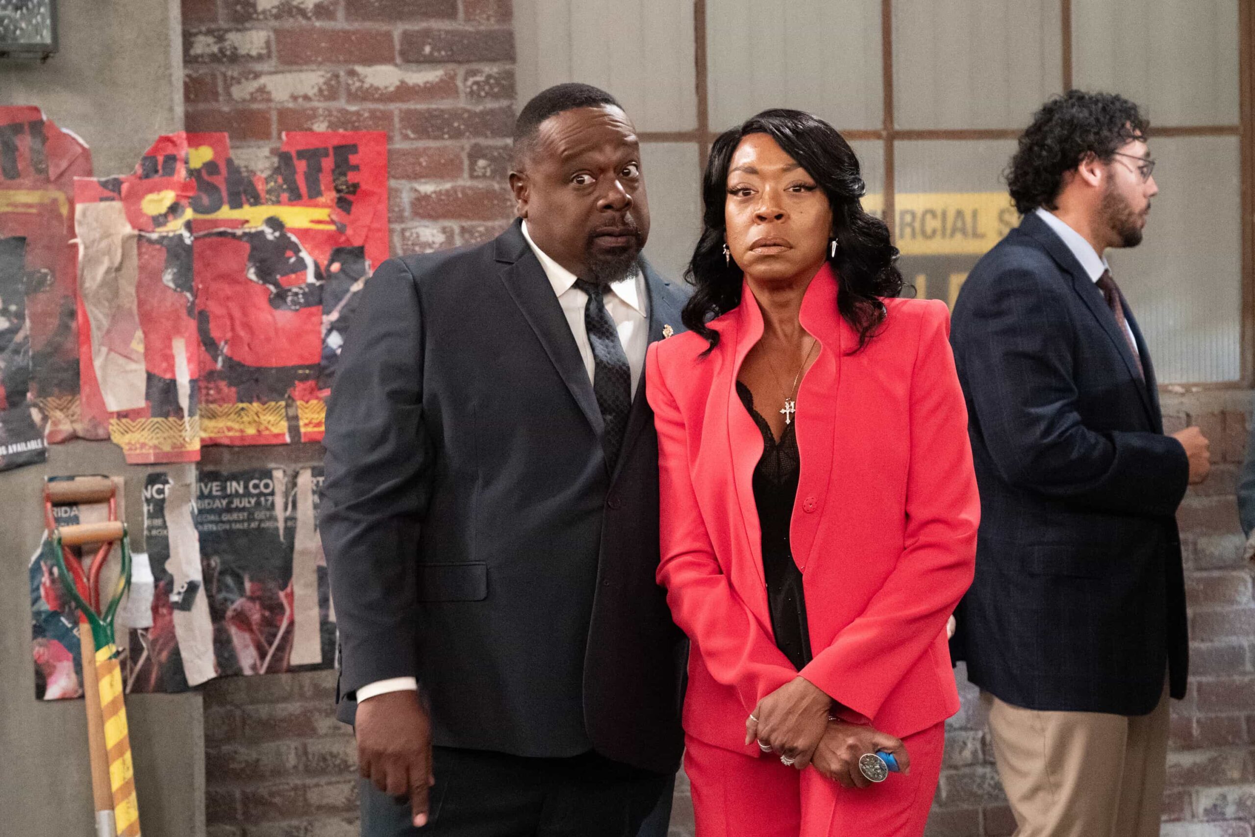 The Neighborhood Season 8 Episode 6 “Welcome to the Walk of Roses” – Calvin receives an unexpected honor that sparks mixed emotions, while Malcolm’s ghostwriting gig takes a wild turn after a viral outburst from his celebrity client, on THE NEIGHBORHOOD, Monday, Nov. 17 (8:00-8:30 PM, ET/PT) on the CBS Television Network, and streaming on Paramount+ (live and on-demand for Paramount+ Premium plan subscribers, or on-demand for Paramount+ Essential subscribers the day after the episode airs)*. Pictured: Cedric The Entertainer as Calvin and Tichina Arnold as Tina. Photo: Monty Brinton/CBS ©2025 CBS Broadcasting, Inc. All Rights Reserved.