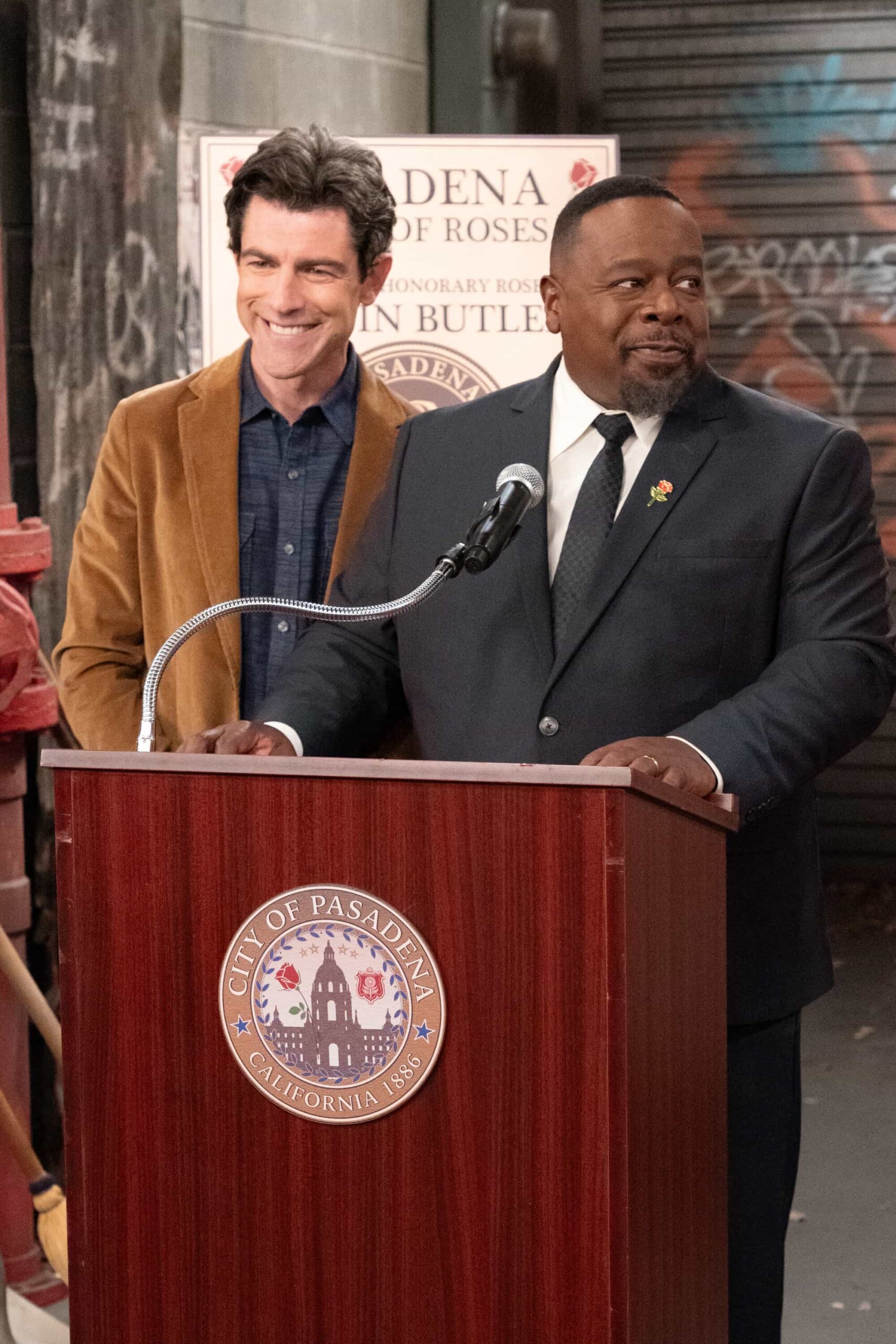 The Neighborhood Season 8 Episode 6 “Welcome to the Walk of Roses” – Calvin receives an unexpected honor that sparks mixed emotions, while Malcolm’s ghostwriting gig takes a wild turn after a viral outburst from his celebrity client, on THE NEIGHBORHOOD, Monday, Nov. 17 (8:00-8:30 PM, ET/PT) on the CBS Television Network, and streaming on Paramount+ (live and on-demand for Paramount+ Premium plan subscribers, or on-demand for Paramount+ Essential subscribers the day after the episode airs)*. Pictured: Max Greenfield as Dave and Cedric The Entertainer as Calvin. Photo: Monty Brinton/CBS ©2025 CBS Broadcasting, Inc. All Rights Reserved.