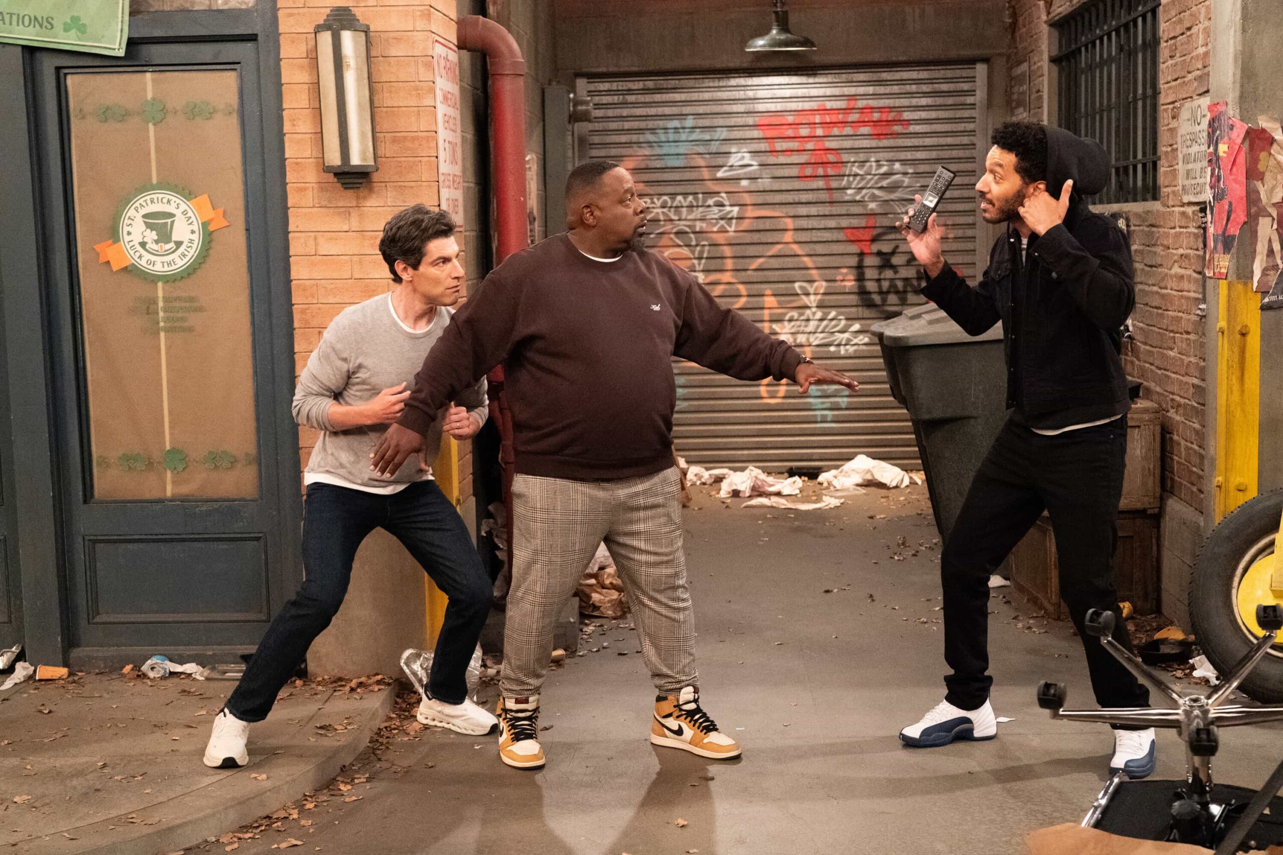 “Welcome to the Walk of Roses” – Calvin receives an unexpected honor that sparks mixed emotions, while Malcolm’s ghostwriting gig takes a wild turn after a viral outburst from his celebrity client, on THE NEIGHBORHOOD, Monday, Nov. 17 (8:00-8:30 PM, ET/PT) on the CBS Television Network, and streaming on Paramount+ (live and on-demand for Paramount+ Premium plan subscribers, or on-demand for Paramount+ Essential subscribers the day after the episode airs)*. Pictured: Max Greenfield as Dave, Cedric The Entertainer as Calvin and Shawn Carter Peterson as Iggy. Photo: Monty Brinton/CBS ©2025 CBS Broadcasting, Inc. All Rights Reserved.