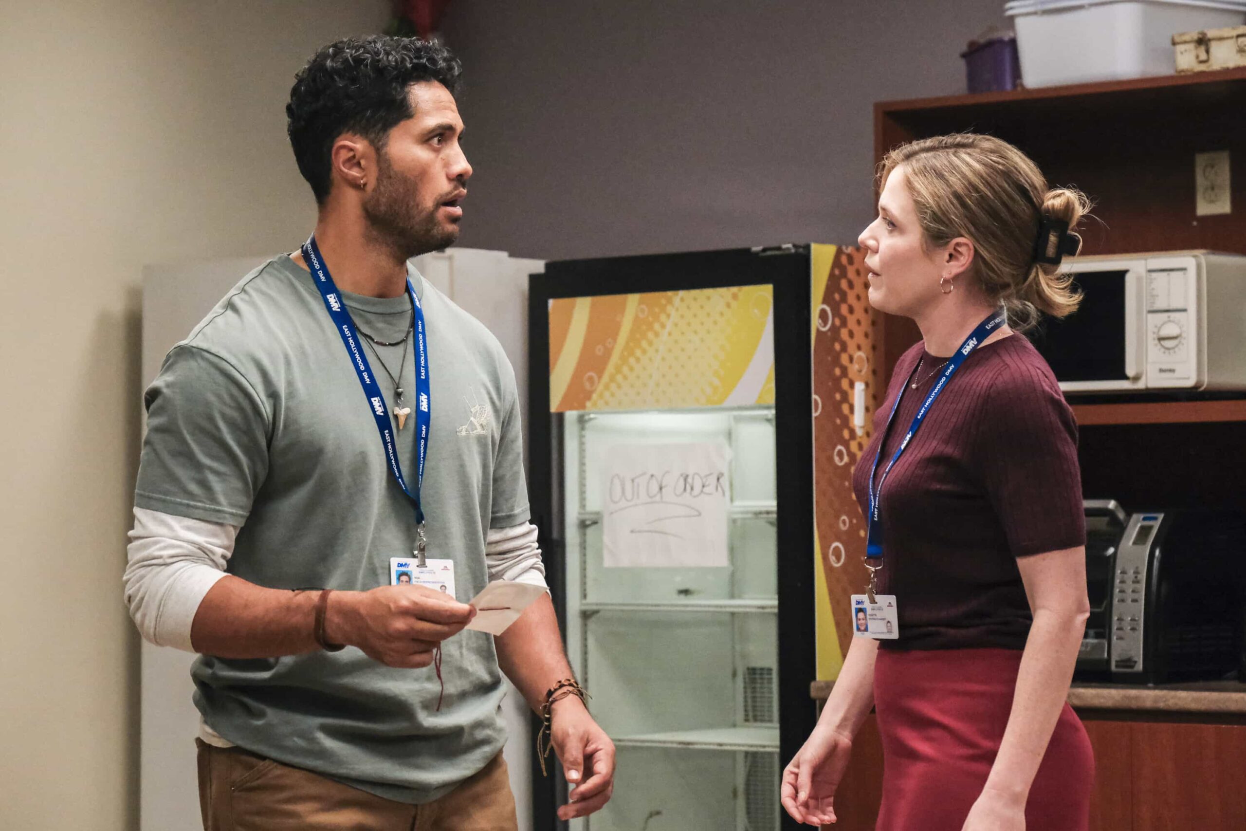 DMV Season 1 Episode 6 “Blindspot” – Colette is crushed to learn that Noa is dating someone. So, Ceci encourages Colette to fight for him using magic. Meanwhile, Barb tries to find out who is defacing DMV property with childishly inappropriate drawings, on DMV, Monday, Nov. 17 (8:30-9:00 PM, ET/PT) on the CBS Television Network, and streaming on Paramount+ (live and on-demand for Paramount+ Premium plan subscribers, or on-demand for Paramount+ Essential subscribers the day after the episode airs)*. Pictured L to R: Alex Tarrant as Noa and Harriet Dyer as Colette. Photo: Bertrand Calmeau/CBS ©2025 CBS Broadcasting, Inc. All Rights Reserved.