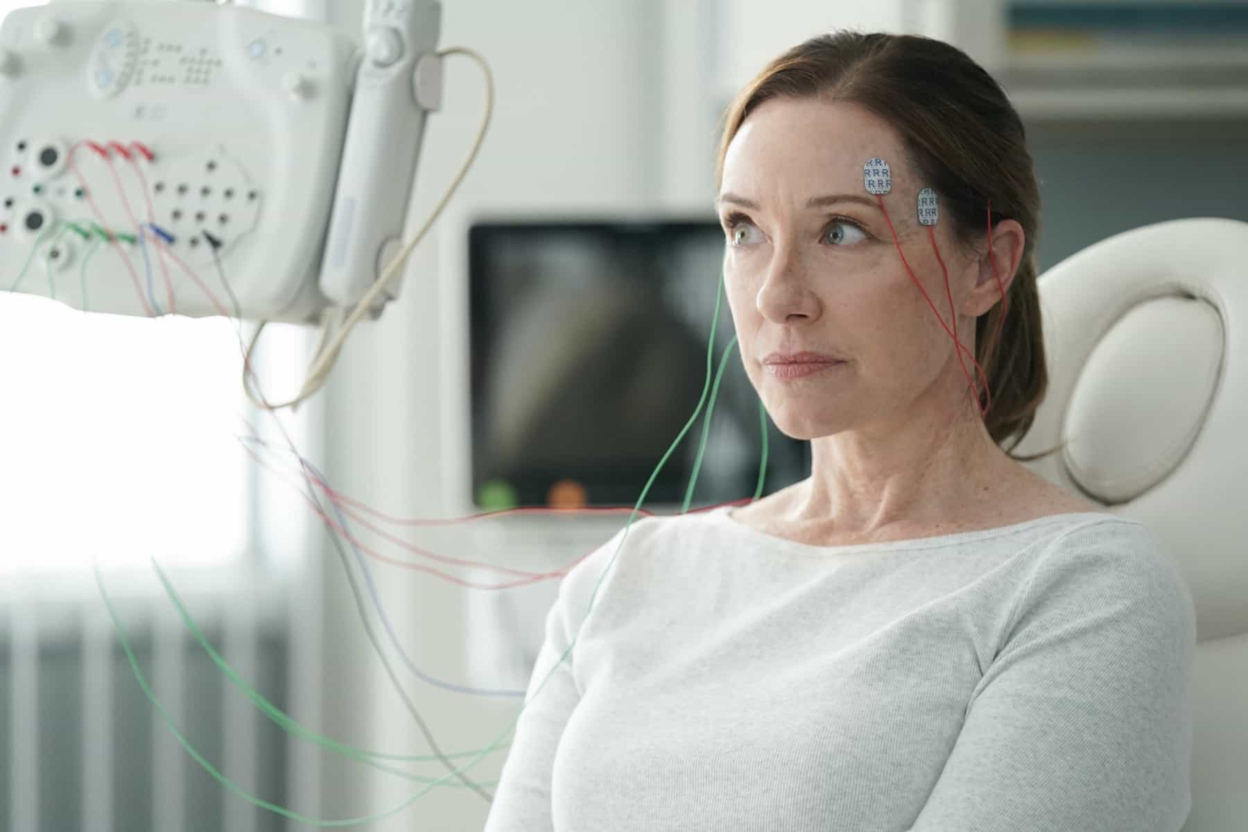 DOC Season 2 Episode 8 : Molly Parker in the “He Loved You" episode of DOC airing Tuesday, Nov. 18 (8:00-9:00 PM ET/PT) on FOX. CR: John Medland/FOX. ©2025 FOX Media LLC.