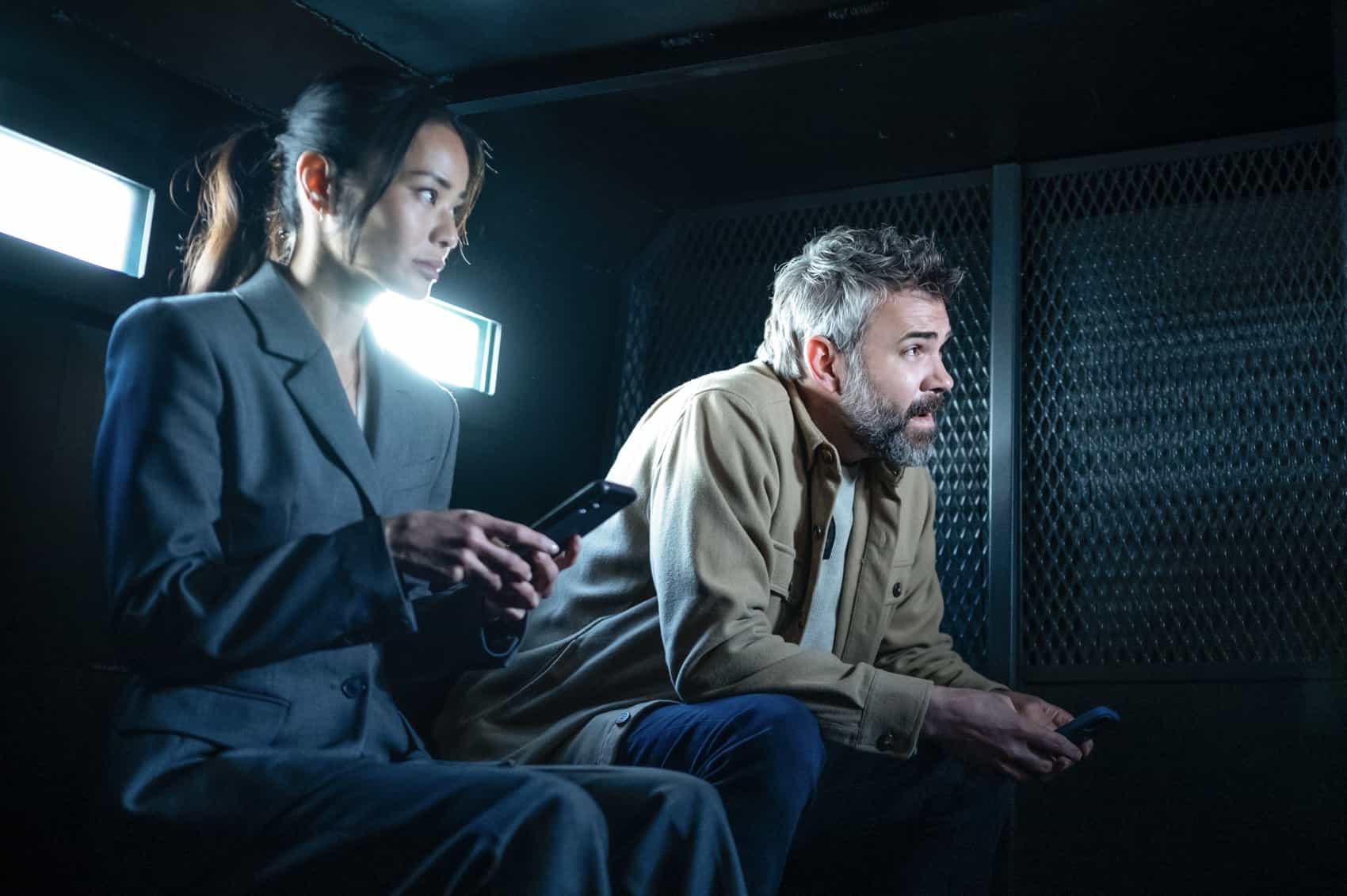 Murder in a Small Town Season 2 Episode 8 : L-R: Guest star Jamie Chung and Rossif Sutherland in the "Masterpiece" episode of MURDER IN A SMALL TOWN airing Tuesday, Nov. 18 (8:00-9:00PM ET/PT) on FOX. ©2025 Fox Media LLC. CR: Kailey Schwerman/ FOX.