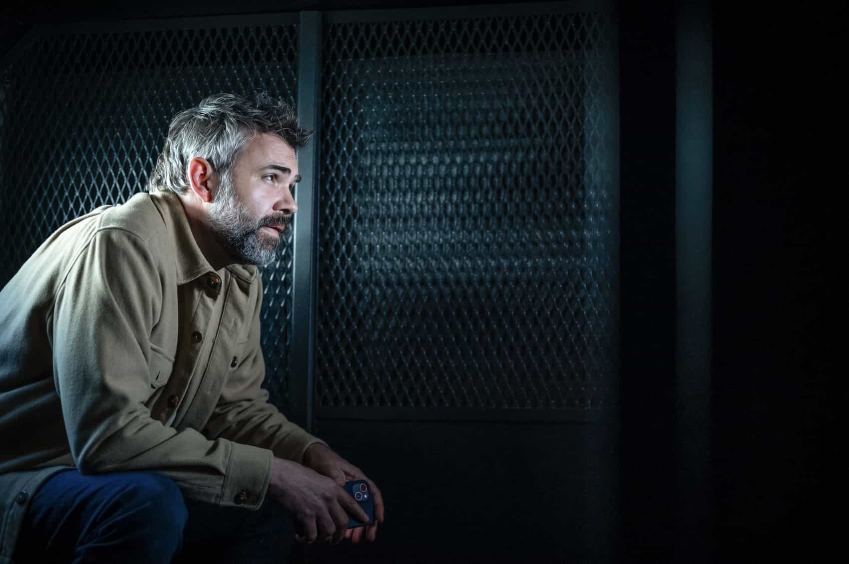 MURDER IN A SMALL TOWN: L-R: Rossif Sutherland in the "Masterpiece" episode of MURDER IN A SMALL TOWN airing Tuesday, Nov. 18 (8:00-9:00PM ET/PT) on FOX. ©2025 Fox Media LLC. CR: Kailey Schwerman/ FOX.