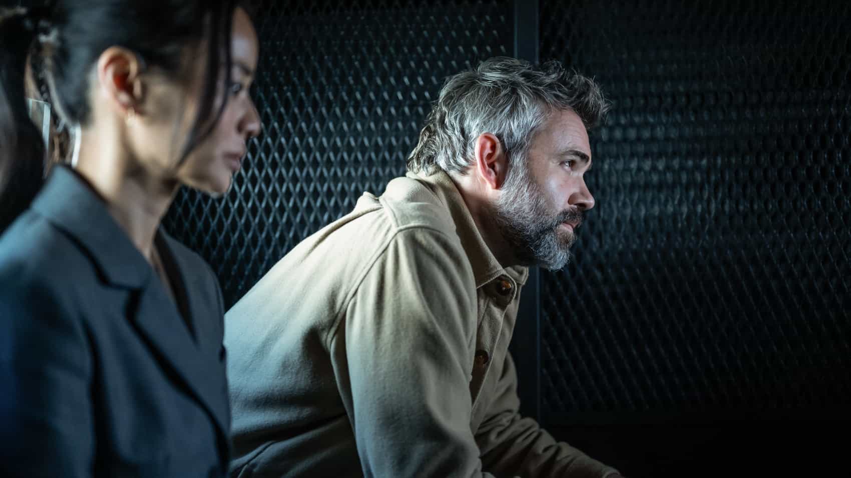 MURDER IN A SMALL TOWN: L-R: Guest star Jamie Chung and Rossif Sutherland in the "Masterpiece" episode of MURDER IN A SMALL TOWN airing Tuesday, Nov. 18 (8:00-9:00PM ET/PT) on FOX. ©2025 Fox Media LLC. CR: Kailey Schwerman/ FOX.