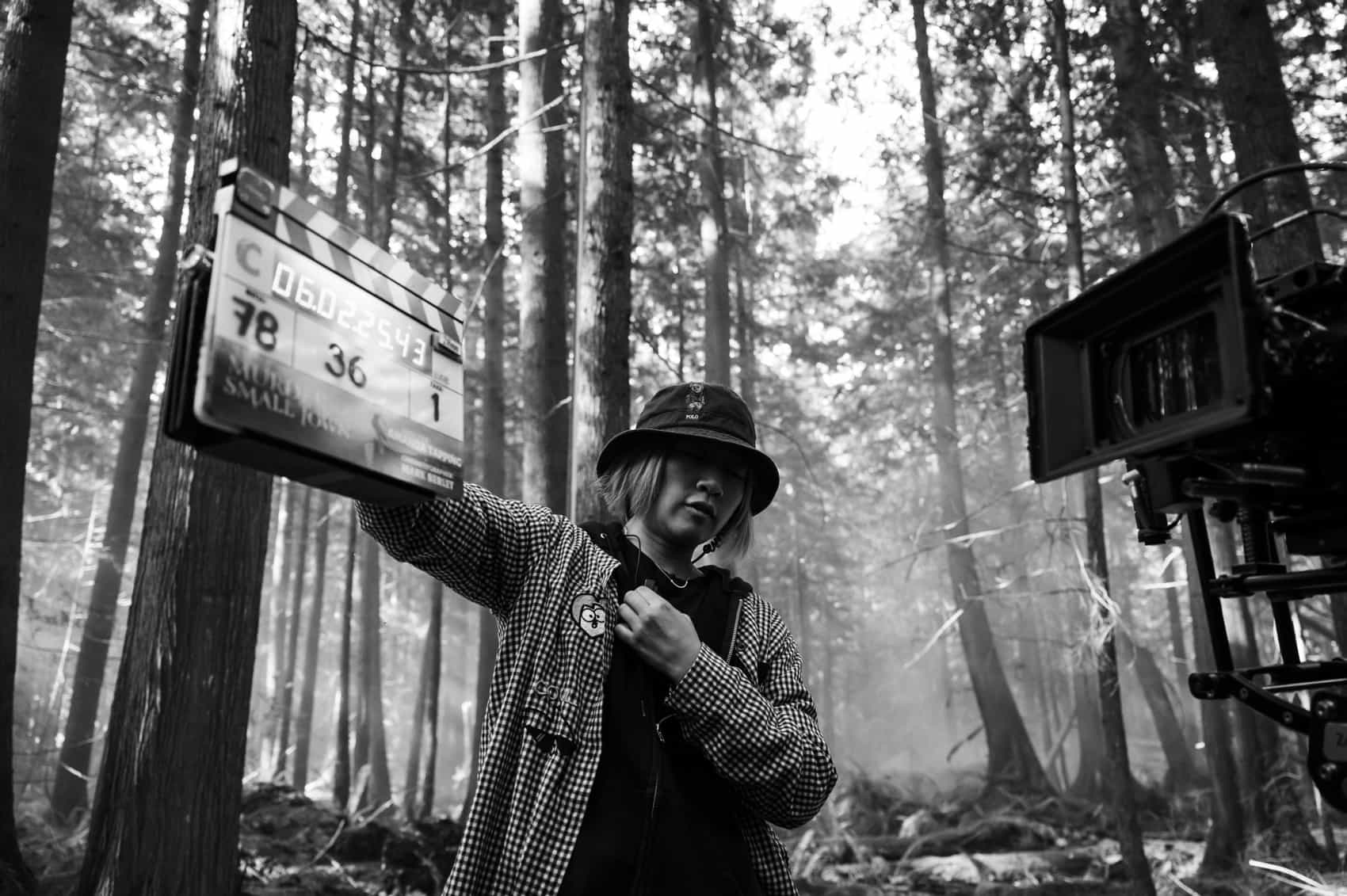 MURDER IN A SMALL TOWN: BEHIND THE SCENES: Behind the scenes in the "Masterpiece" episode of MURDER IN A SMALL TOWN airing Tuesday, Nov. 18 (8:00-9:00PM ET/PT) on FOX. ©2025 Fox Media LLC. CR: Kailey Schwerman/ FOX.