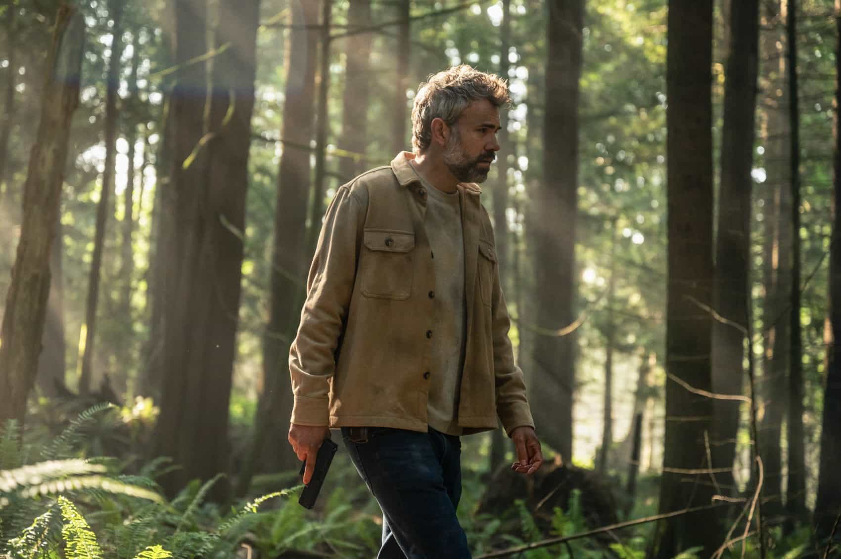 MURDER IN A SMALL TOWN: Rossif Sutherland in the "Masterpiece" episode of MURDER IN A SMALL TOWN airing Tuesday, Nov. 18 (8:00-9:00PM ET/PT) on FOX. ©2025 Fox Media LLC. CR: Kailey Schwerman/ FOX.