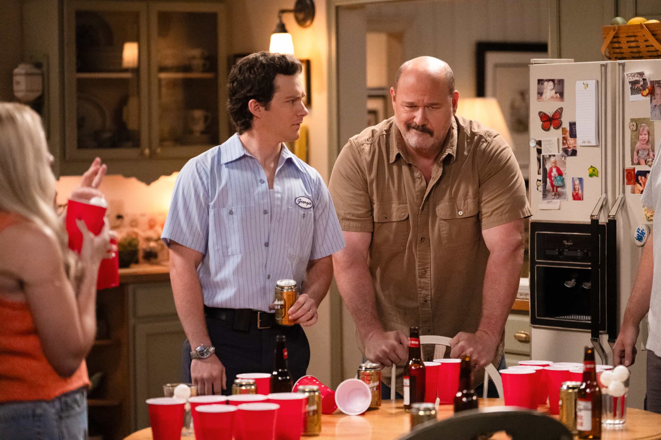 “Heartbreak and the Refuge of the Downtrodden” – Georgie, Mandy and the family do their best to lift Connor’s spirits during a rough patch while Connor tries to figure out a plan for his life, on GEORGIE & MANDY’S FIRST MARRIAGE, Thursday, Nov. 20 (8:00-8:30 PM, ET/PT) on the CBS Television Network, and streaming on Paramount+ (live and on-demand for Paramount+ Premium plan subscribers, or on-demand for Paramount+ Essential subscribers the day after the episode airs)*.  Pictured (L-R): Montana Jordan as Georgie and Will Sasso as Jim   Photo Credit: Troy Harvey / 2025 Warner Bros. Entertainment Inc. All Rights Reserved.