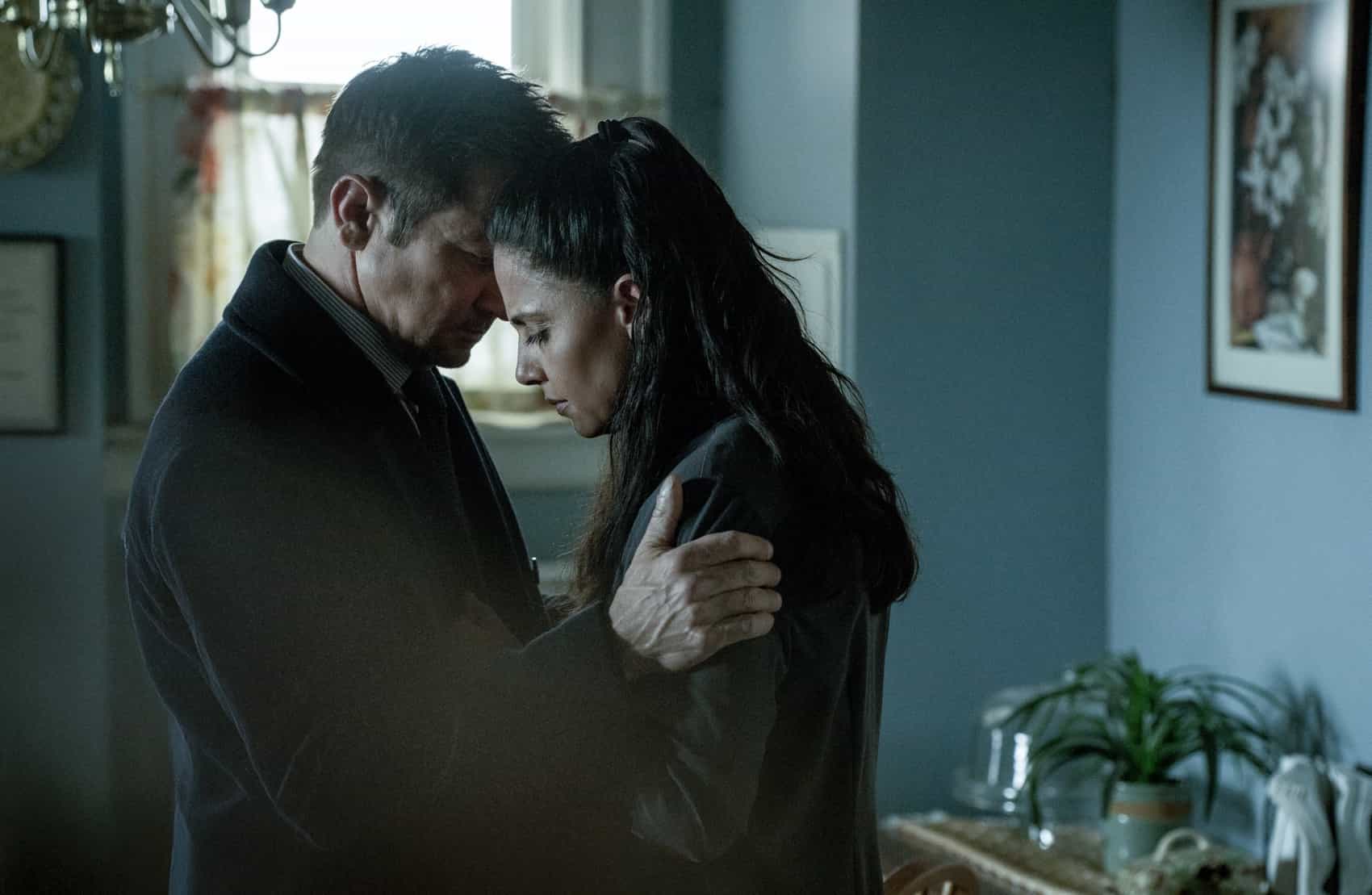 Mayor of Kingstown Season 4 Episode 5 -  Jeremy Renner as Mike McLusky and Nishi Munshi as Tracy in Mayor of Kingstown episode 5, season 4, streaming on Paramount+, 2025. Credit: Dennis P. Mong Jr./Paramount +