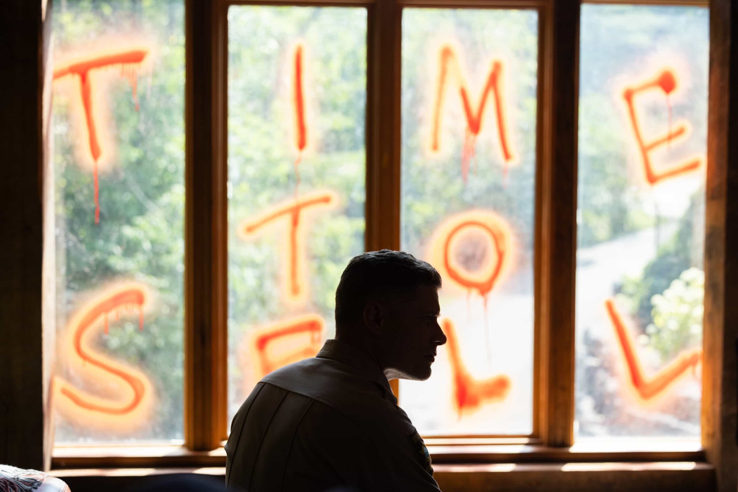 “Exit Interview” – When a body is discovered along the Eel River, Sheriff Mickey Fox and her team launch a homicide investigation that rattles the heart of Edgewater. Meanwhile, Wes risks everything to uncover the truth about the murder, on SHERIFF COUNTRY, Friday, Nov. 21 (8:00-9:00 PM, ET/PT) on the CBS Television Network, and streaming on Paramount+ (live and on-demand for Paramount+ Premium plan subscribers, or on-demand for Paramount+ Essential subscribers the day after the episode airs)*.  Pictured: Matt Lauria as Boone. Photo: Darren Goldstein/CBS ©2025 CBS Broadcasting, Inc. All Rights Reserved.