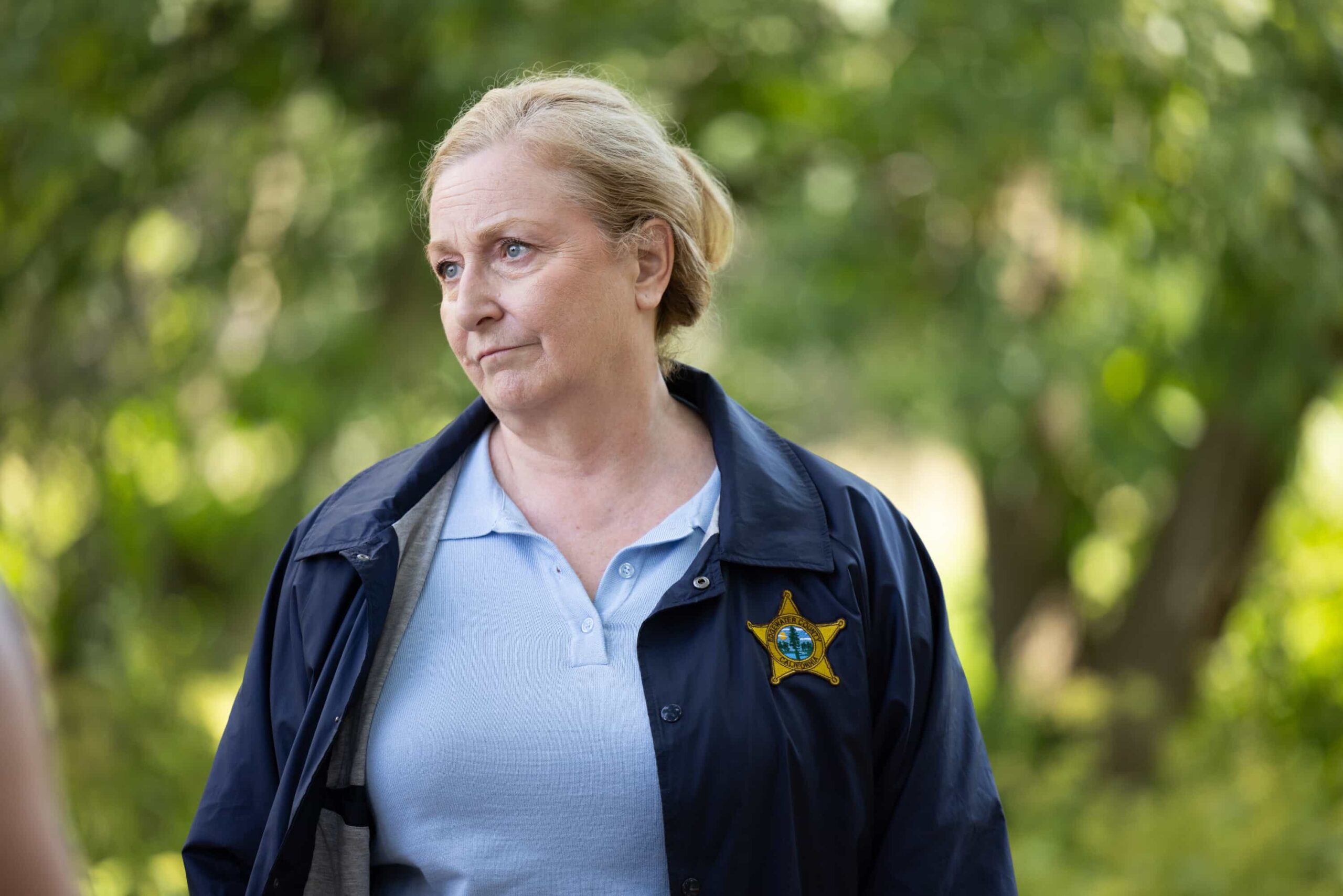 “Exit Interview” – When a body is discovered along the Eel River, Sheriff Mickey Fox and her team launch a homicide investigation that rattles the heart of Edgewater. Meanwhile, Wes risks everything to uncover the truth about the murder, on SHERIFF COUNTRY, Friday, Nov. 21 (8:00-9:00 PM, ET/PT) on the CBS Television Network, and streaming on Paramount+ (live and on-demand for Paramount+ Premium plan subscribers, or on-demand for Paramount+ Essential subscribers the day after the episode airs)*.  Pictured: Catherine McNally as Carly. Photo: Darren Goldstein/CBS ©2025 CBS Broadcasting, Inc. All Rights Reserved.