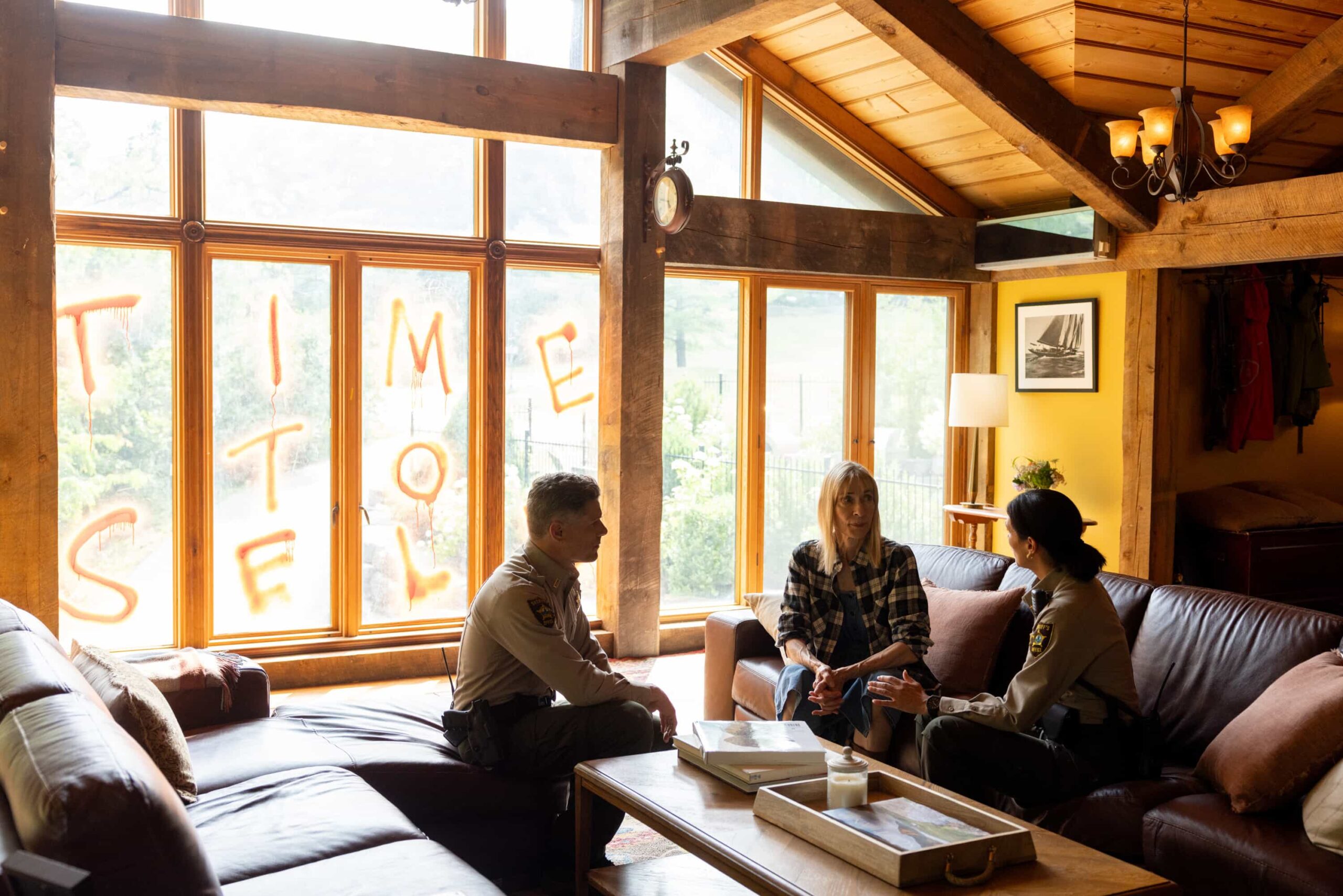 Sheriff Country Season 1 Episode 6 “Exit Interview” – When a body is discovered along the Eel River, Sheriff Mickey Fox and her team launch a homicide investigation that rattles the heart of Edgewater. Meanwhile, Wes risks everything to uncover the truth about the murder, on SHERIFF COUNTRY, Friday, Nov. 21 (8:00-9:00 PM, ET/PT) on the CBS Television Network, and streaming on Paramount+ (live and on-demand for Paramount+ Premium plan subscribers, or on-demand for Paramount+ Essential subscribers the day after the episode airs)*.  Pictured: Matt Lauria as Boone, Maria Ricossa as Bernice and Morena Baccarin as Sheriff Mickey Fox. Photo: Darren Goldstein/CBS ©2025 CBS Broadcasting, Inc. All Rights Reserved.