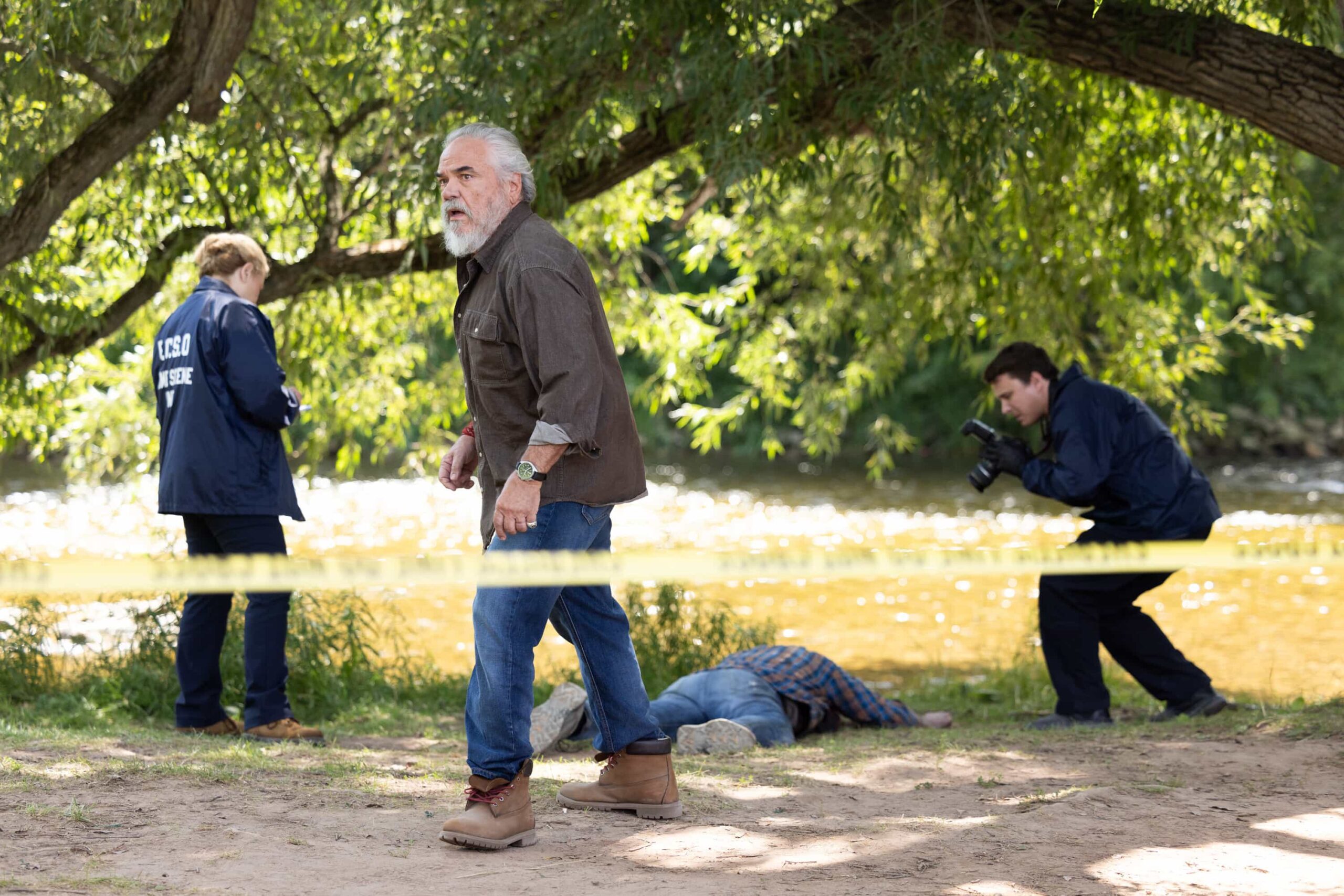 “Exit Interview” – When a body is discovered along the Eel River, Sheriff Mickey Fox and her team launch a homicide investigation that rattles the heart of Edgewater. Meanwhile, Wes risks everything to uncover the truth about the murder, on SHERIFF COUNTRY, Friday, Nov. 21 (8:00-9:00 PM, ET/PT) on the CBS Television Network, and streaming on Paramount+ (live and on-demand for Paramount+ Premium plan subscribers, or on-demand for Paramount+ Essential subscribers the day after the episode airs)*.  Pictured: W. Earl Brown as Wes Fox. Photo: Darren Goldstein/CBS ©2025 CBS Broadcasting, Inc. All Rights Reserved.