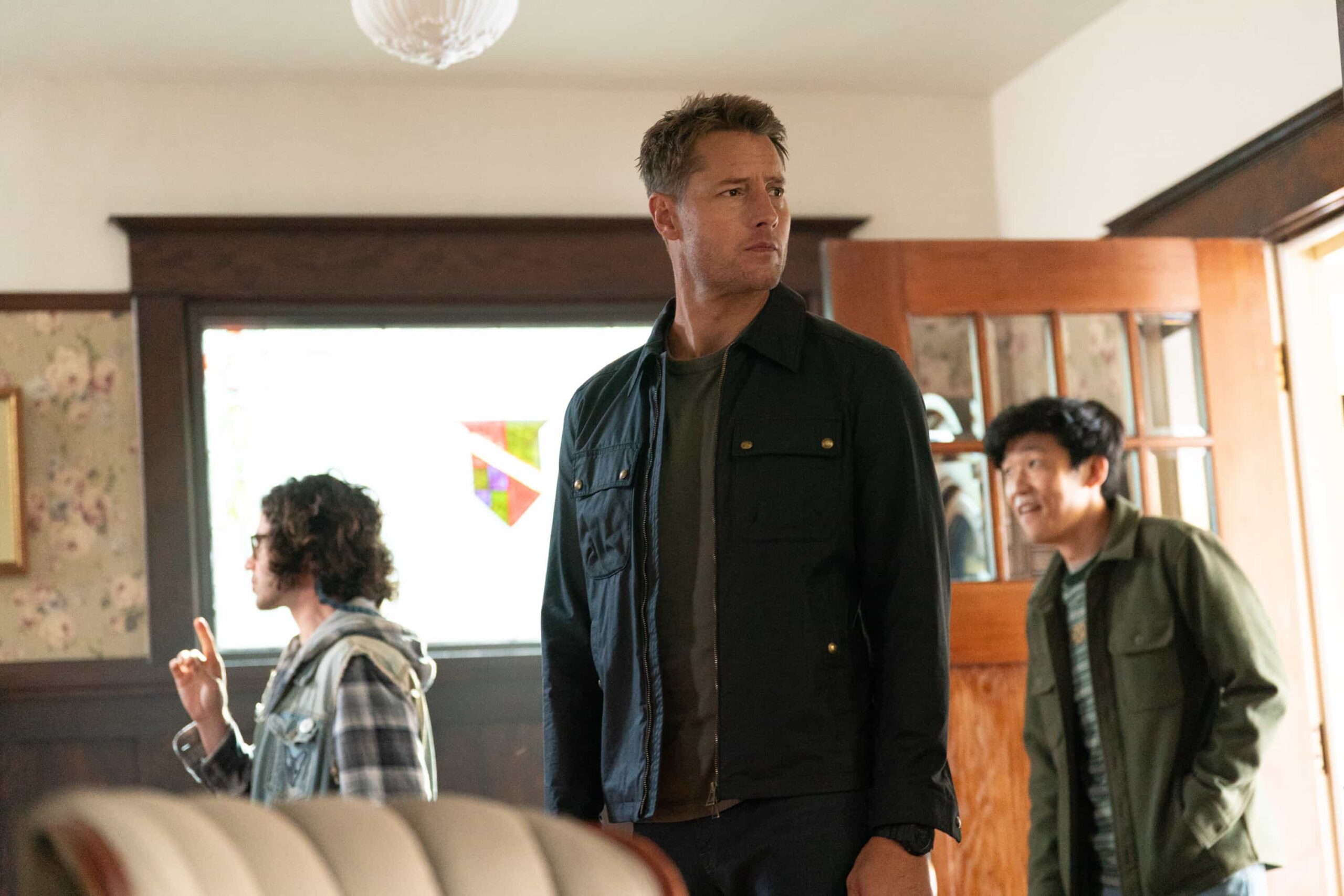 “Angel” – When a crime scene cleaner disappears, Colter discovers her fascination with true crime, which may have led her into dangerous territory. As he follows her trail, Colter uncovers a group of amateur sleuths whose hunt for a killer puts everyone at risk, Sunday, Nov. 23 (8:00-9:00 PM, ET/PT) on the CBS Television Network, and streaming on Paramount+ (live and on-demand for Paramount+ Premium plan subscribers, or on-demand for Paramount+ Essential subscribers the day after the episode airs)*. Pictured: Connor Paolo as Gunther, Justin Hartley as Colter Shaw and Jay Lee as Eddie. Photo: Darko Sikman/CBS ©2025 CBS Broadcasting, Inc. All Rights Reserved.