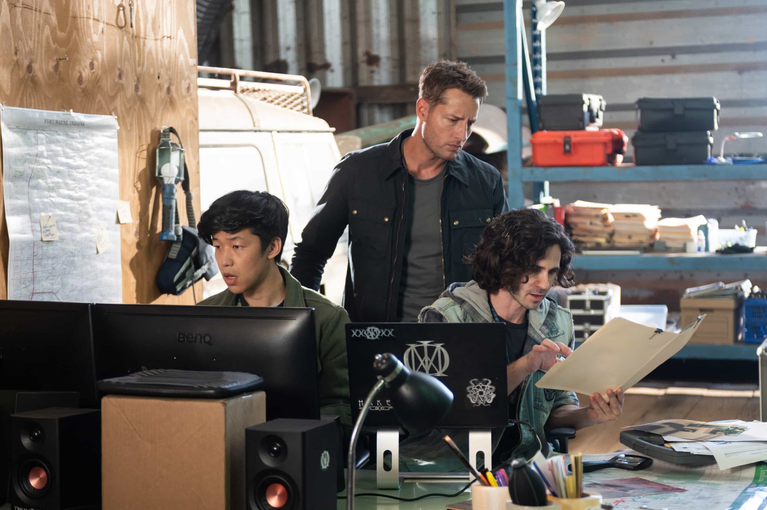 “Angel” – When a crime scene cleaner disappears, Colter discovers her fascination with true crime, which may have led her into dangerous territory. As he follows her trail, Colter uncovers a group of amateur sleuths whose hunt for a killer puts everyone at risk, Sunday, Nov. 23 (8:00-9:00 PM, ET/PT) on the CBS Television Network, and streaming on Paramount+ (live and on-demand for Paramount+ Premium plan subscribers, or on-demand for Paramount+ Essential subscribers the day after the episode airs)*. Pictured: Jay Lee as Eddie, Justin Hartley as Colter Shaw and Connor Paolo as Gunther. Photo: Sergei Bachlakov/CBS ©2025 CBS Broadcasting, Inc. All Rights Reserved.