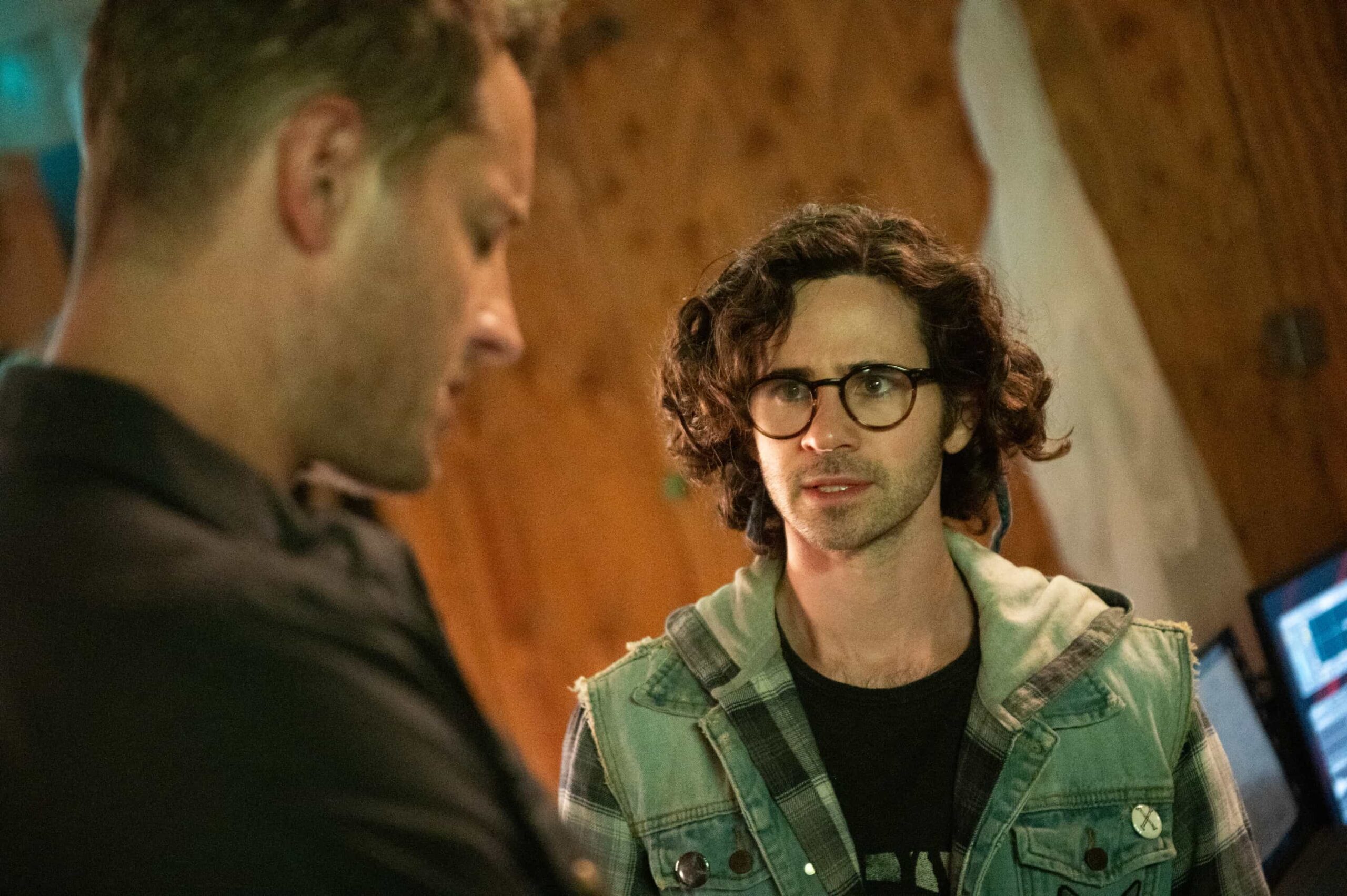 Tracker Season 3 Episode 6 “Angel” – When a crime scene cleaner disappears, Colter discovers her fascination with true crime, which may have led her into dangerous territory. As he follows her trail, Colter uncovers a group of amateur sleuths whose hunt for a killer puts everyone at risk, Sunday, Nov. 23 (8:00-9:00 PM, ET/PT) on the CBS Television Network, and streaming on Paramount+ (live and on-demand for Paramount+ Premium plan subscribers, or on-demand for Paramount+ Essential subscribers the day after the episode airs)*. Pictured: Justin Hartley as Colter Shaw and Connor Paolo as Gunther. Photo: Sergei Bachlakov/CBS ©2025 CBS Broadcasting, Inc. All Rights Reserved.