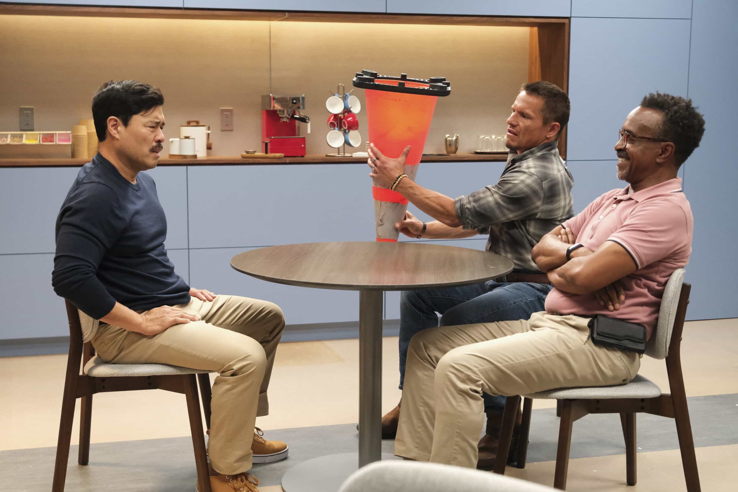 “There Is No I in DMV” – Barb takes the team on a field trip to the rival North Hollywood branch to learn the secrets of their success. She begins to doubt herself after meeting their charismatic manager, Beau (Randall Park). Meanwhile, Gregg and Vic get in Colette’s head that Noa prefers risk-takers, on DMV, Monday, Nov. 24 (9:30-10:00 PM, ET/PT) on the CBS Television Network, and streaming on Paramount+ (live and on-demand for Paramount+ Premium plan subscribers, or on-demand for Paramount+ Essential subscribers the day after the episode airs)*. Pictured L to R: Randall Park as Beau Young, Tony Cavalero as Vic and Tim Meadows as Gregg. Photo: Bertrand Calmeau/CBS ©2025 CBS Broadcasting, Inc. All Rights Reserved.