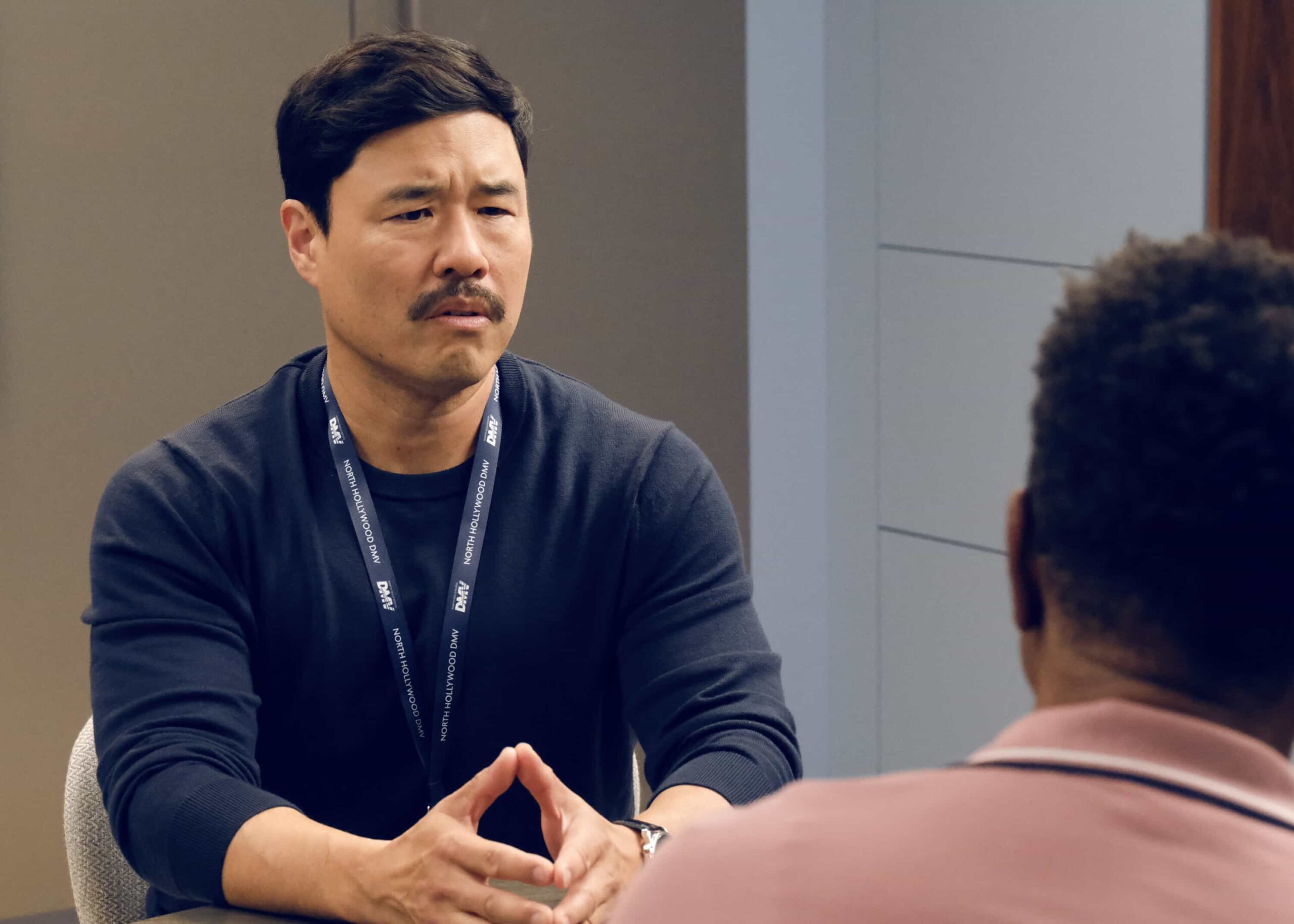 DMV Season 1 Episode 7  “There Is No I in DMV” – Barb takes the team on a field trip to the rival North Hollywood branch to learn the secrets of their success. She begins to doubt herself after meeting their charismatic manager, Beau (Randall Park). Meanwhile, Gregg and Vic get in Colette’s head that Noa prefers risk-takers, on DMV, Monday, Nov. 24 (9:30-10:00 PM, ET/PT) on the CBS Television Network, and streaming on Paramount+ (live and on-demand for Paramount+ Premium plan subscribers, or on-demand for Paramount+ Essential subscribers the day after the episode airs)*. Pictured: Randall Park as Beau Young. Photo: Bertrand Calmeau/CBS ©2025 CBS Broadcasting, Inc. All Rights Reserved.