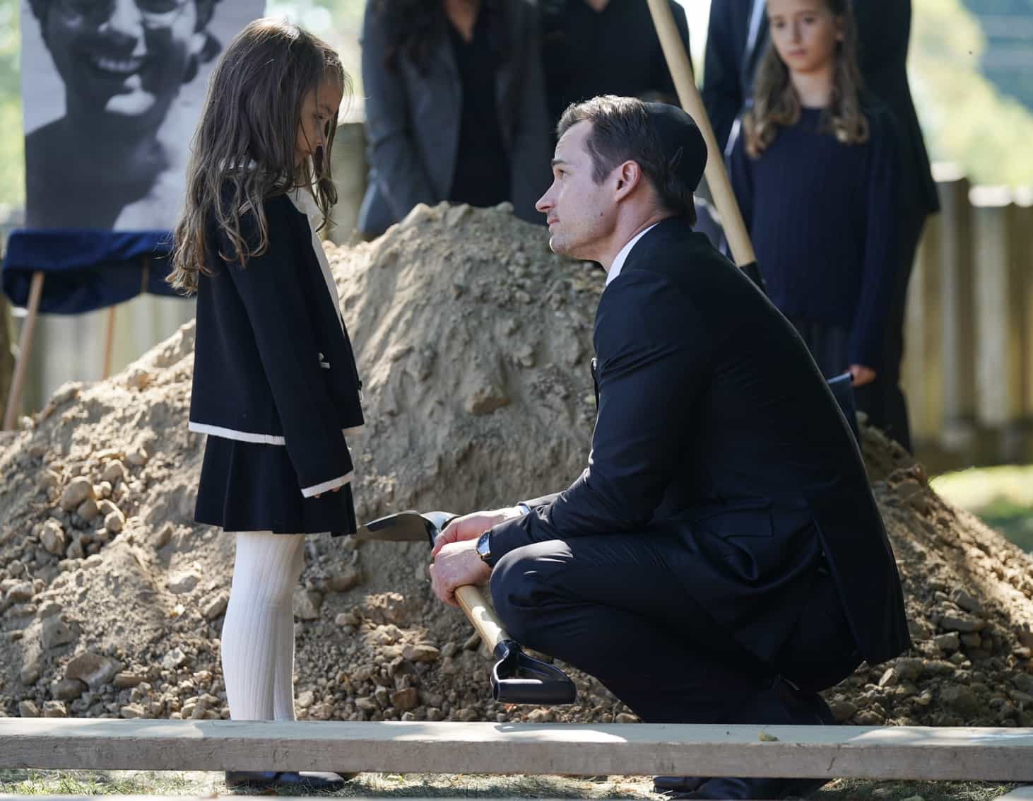 DOC Season 2 Episode 9 “Kaddish” – Photos, Plot, & Tune-In Details 4 DOC: L-R: Guest star Lara Delikanli and Jon-Michael Ecker in the "Kaddish" episode of DOC airing Tuesday, Nov. 25 (8:00-9:00 PM ET/PT) on FOX. CR: John Medland/FOX. ©2025 FOX Media LLC.