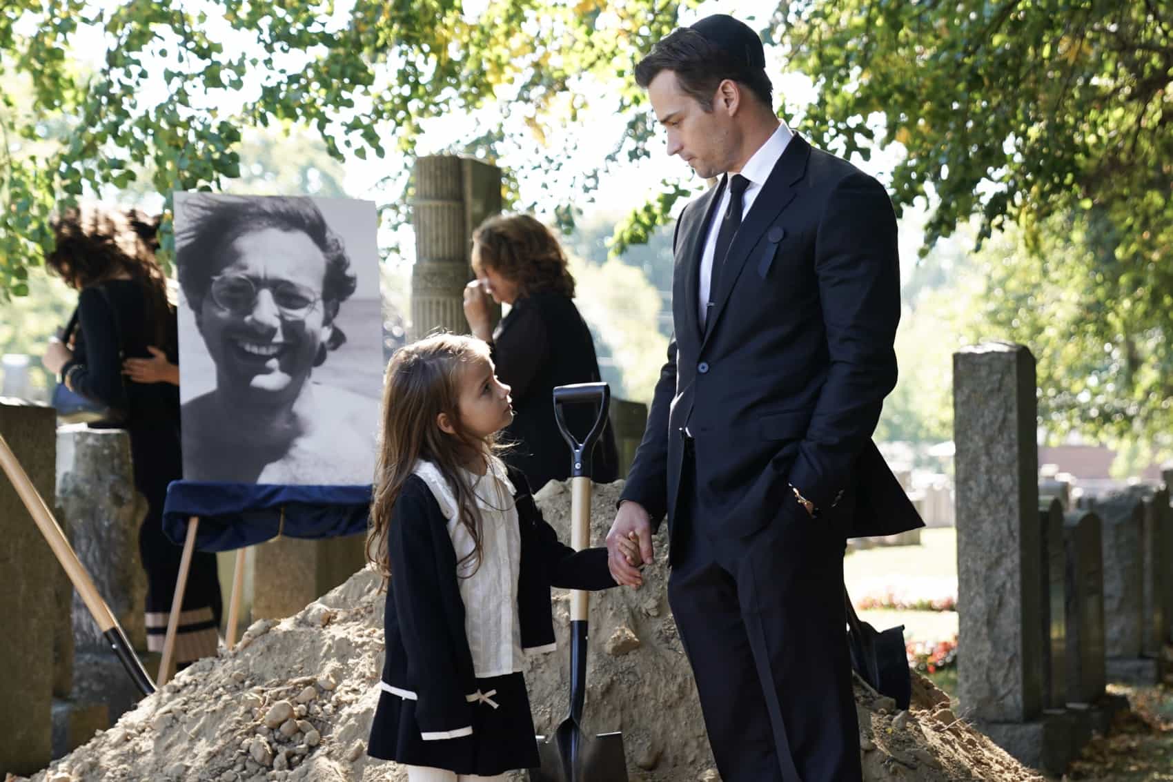 DOC Season 2 Episode 9 “Kaddish” – Photos, Plot, & Tune-In Details 5 DOC: L-R: Guest star Lara Delikanli and Jon-Michael Ecker in the "Kaddish" episode of DOC airing Tuesday, Nov. 25 (8:00-9:00 PM ET/PT) on FOX. CR: John Medland/FOX. ©2025 FOX Media LLC.