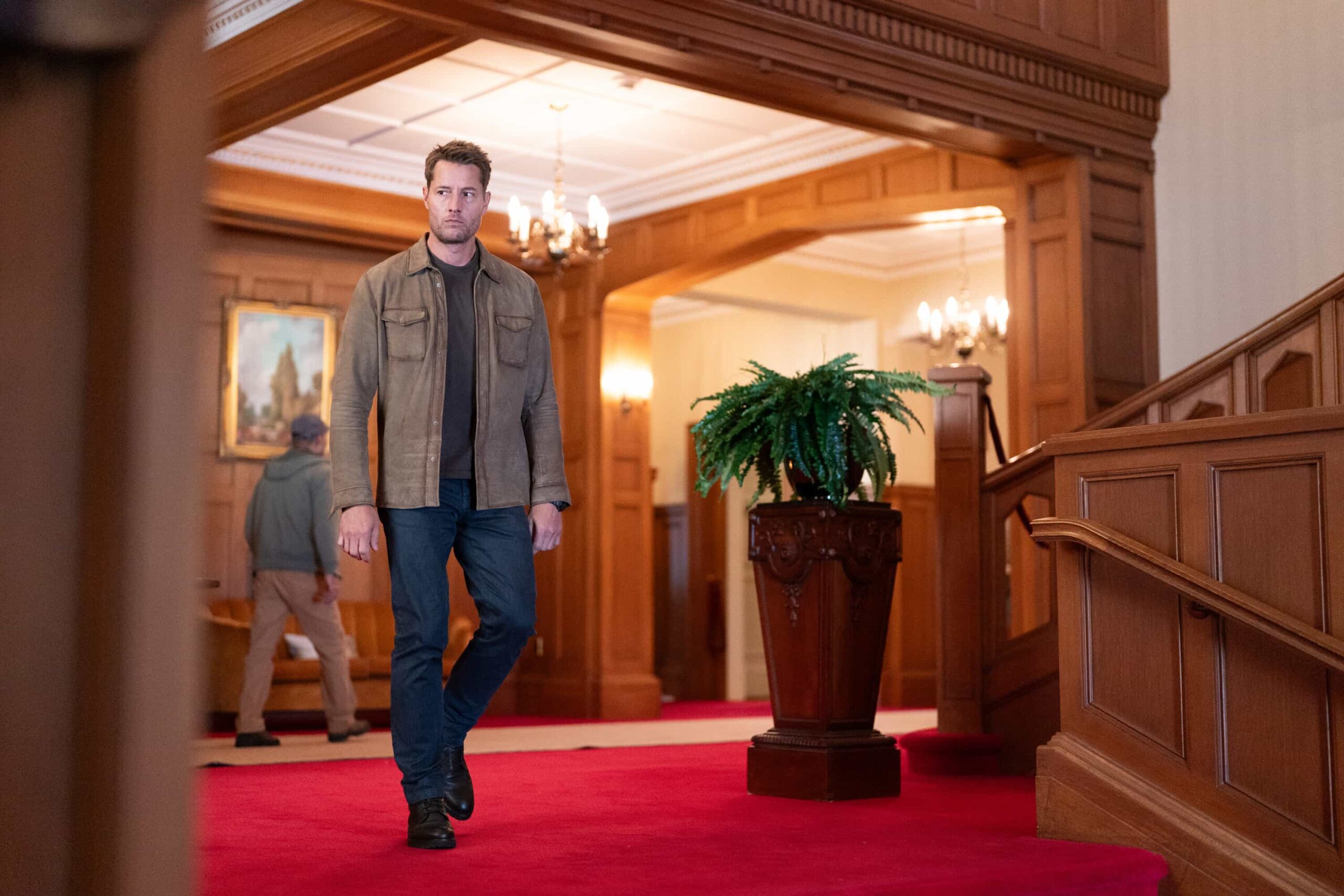 “Eat the Rich” – When chasing down leads about his father’s past, Colter meets a man desperate to find his daughter who vanished while working a courier route. As Colter retraces his steps, he’s pulled into an orbit of a wealthy family and their ruthless fixer, who will stop at nothing to keep their secrets buried, Sunday, Nov. 30 (8:30-9:30 PM, ET/8:00-9:00 PM, PT) on the CBS Television Network, and streaming on Paramount+ (live and on-demand for Paramount+ Premium plan subscribers, or on-demand for Paramount+ Essential subscribers the day after the episode airs)*. Pictured: Justin Hartley as Colter Shaw. Photo: Darko Sikman/CBS ©2025 CBS Broadcasting, Inc. All Rights Reserved.