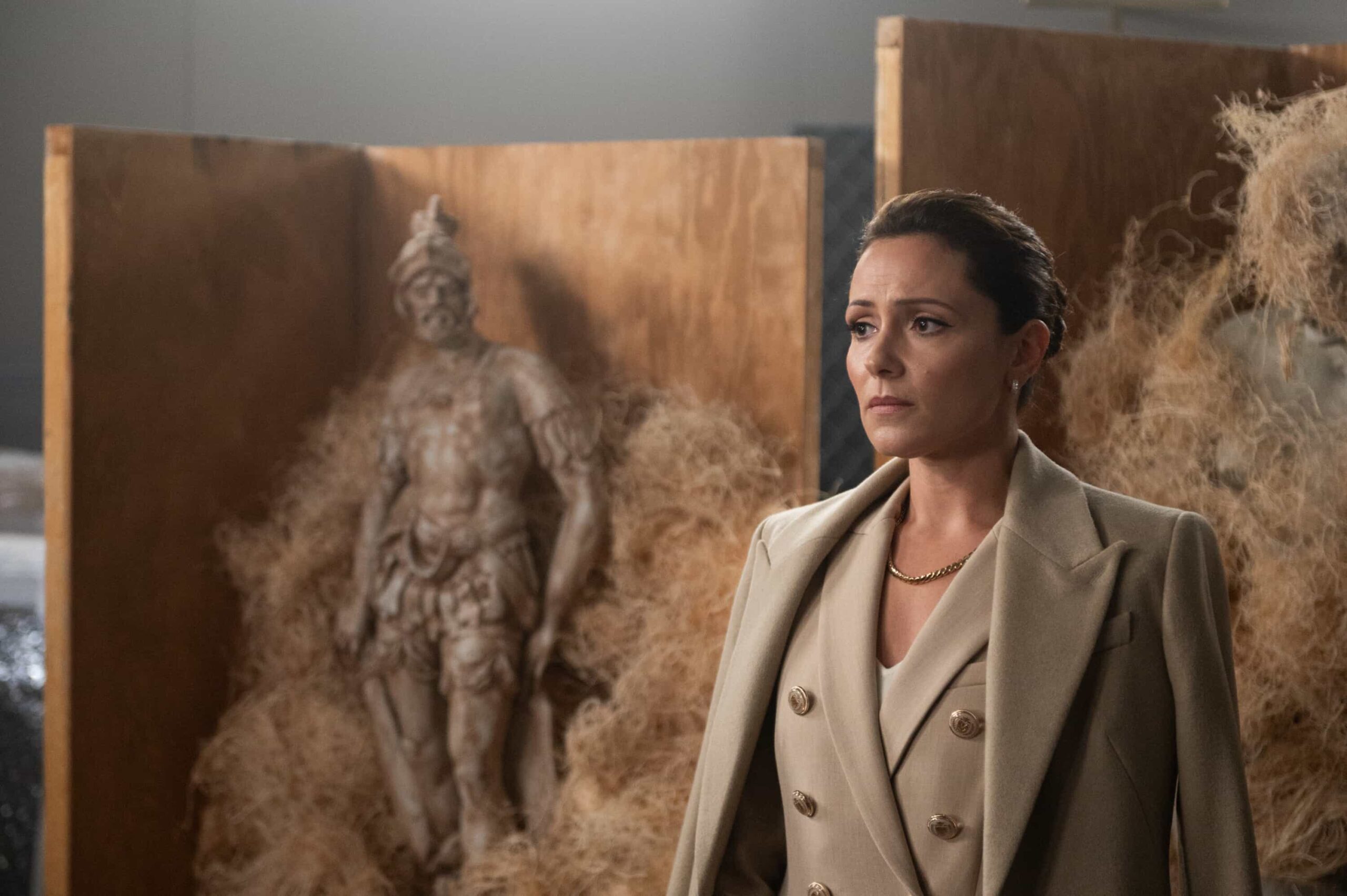 Tracker Season 3 Episode 7 “Eat the Rich” – When chasing down leads about his father’s past, Colter meets a man desperate to find his daughter who vanished while working a courier route. As Colter retraces his steps, he’s pulled into an orbit of a wealthy family and their ruthless fixer, who will stop at nothing to keep their secrets buried, Sunday, Nov. 30 (8:30-9:30 PM, ET/8:00-9:00 PM, PT) on the CBS Television Network, and streaming on Paramount+ (live and on-demand for Paramount+ Premium plan subscribers, or on-demand for Paramount+ Essential subscribers the day after the episode airs)*. Pictured: Italia Ricci as MC. Photo: Sergei Bachlakov/CBS ©2025 CBS Broadcasting, Inc. All Rights Reserved.