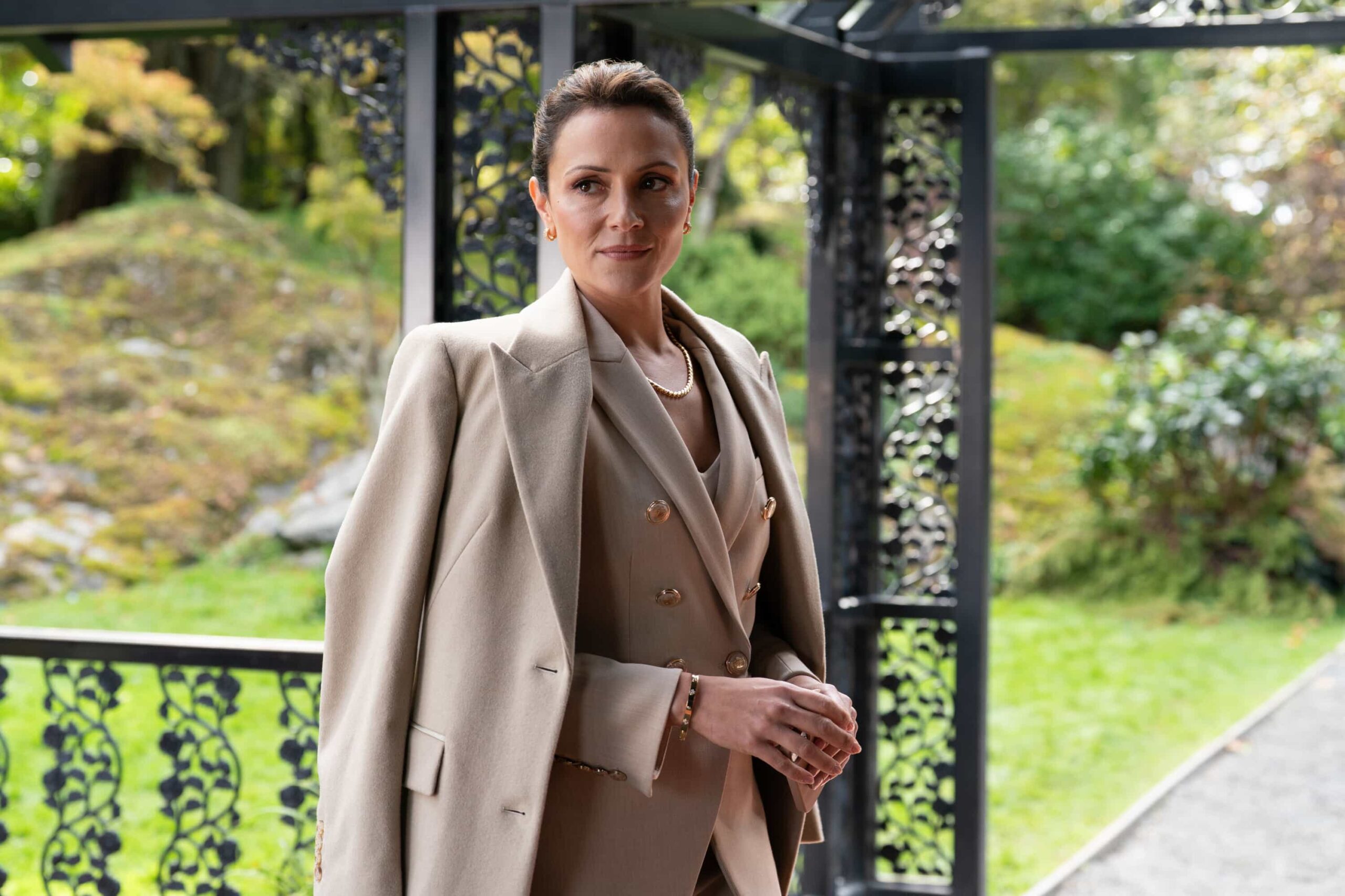 Tracker Season 3 Episode 7 “Eat the Rich” – When chasing down leads about his father’s past, Colter meets a man desperate to find his daughter who vanished while working a courier route. As Colter retraces his steps, he’s pulled into an orbit of a wealthy family and their ruthless fixer, who will stop at nothing to keep their secrets buried, Sunday, Nov. 30 (8:30-9:30 PM, ET/8:00-9:00 PM, PT) on the CBS Television Network, and streaming on Paramount+ (live and on-demand for Paramount+ Premium plan subscribers, or on-demand for Paramount+ Essential subscribers the day after the episode airs)*. Pictured: Italia Ricci as MC. Photo: Darko Sikman/CBS ©2025 CBS Broadcasting, Inc. All Rights Reserved.