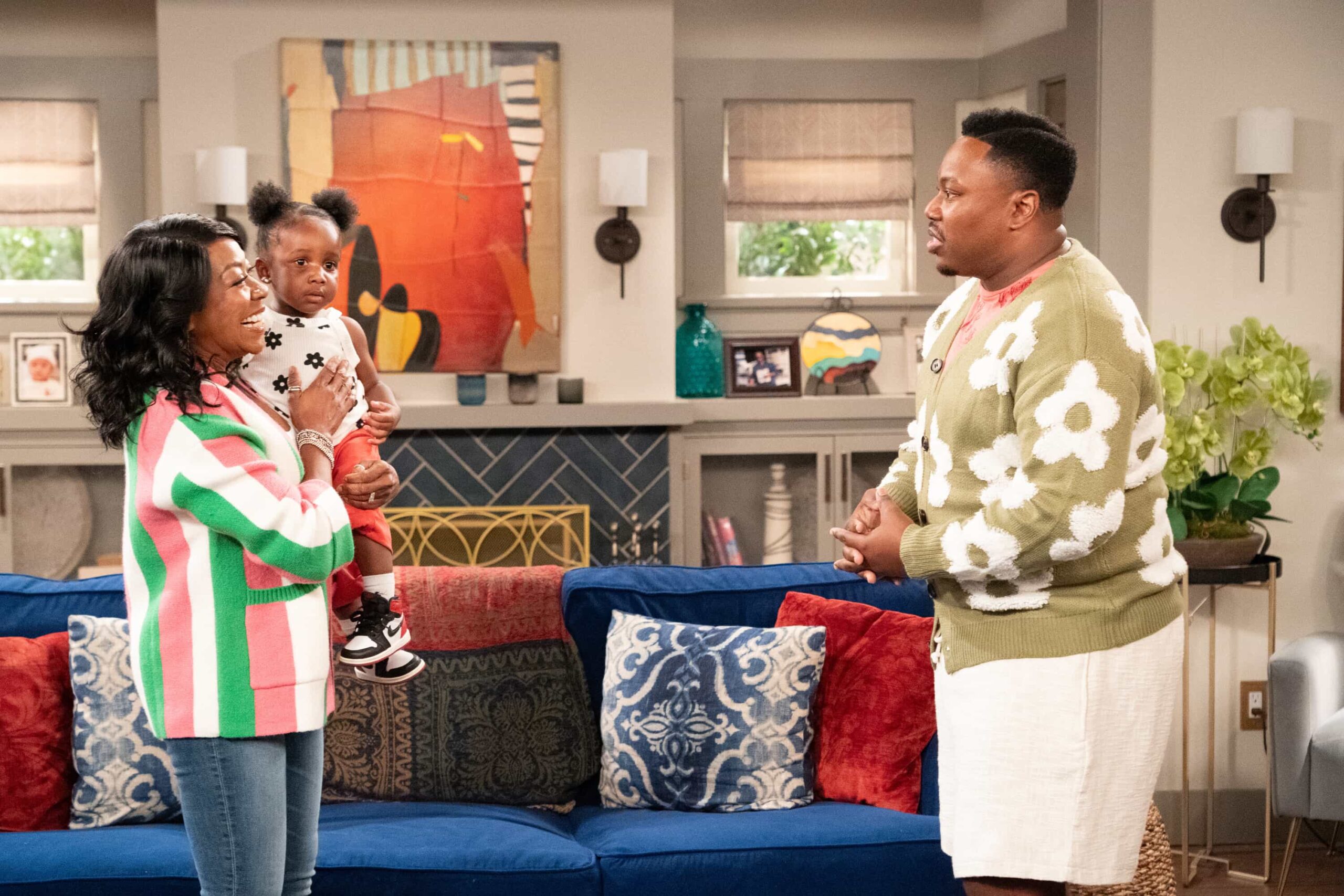 The Neighborhood Season 8 Episode 7 “Welcome to Babies and Bathwater” – Dave’s ambitious home improvement plans take a turn, prompting Calvin to step in, while Malcolm seeks Gemma’s help to overcome writer’s block. Meanwhile, Tina’s suggestion for Daphne sparks a parenting dilemma for Courtney, on THE NEIGHBORHOOD, Monday, Dec. 1 at a special time (8:30-9:00 PM, ET/PT) on the CBS Television Network, and streaming on Paramount+ (live and on-demand for Paramount+ Premium subscribers, or on-demand for Paramount+ Essential subscribers the day after the episode airs)*. Pictured: Tichina Arnold as Tina, Ky’elle and Ky’aire Delery as Baby Daphne and Marcel Spears as Marty. Photo: Monty Brinton/CBS ©2025 CBS Broadcasting, Inc. All Rights Reserved.