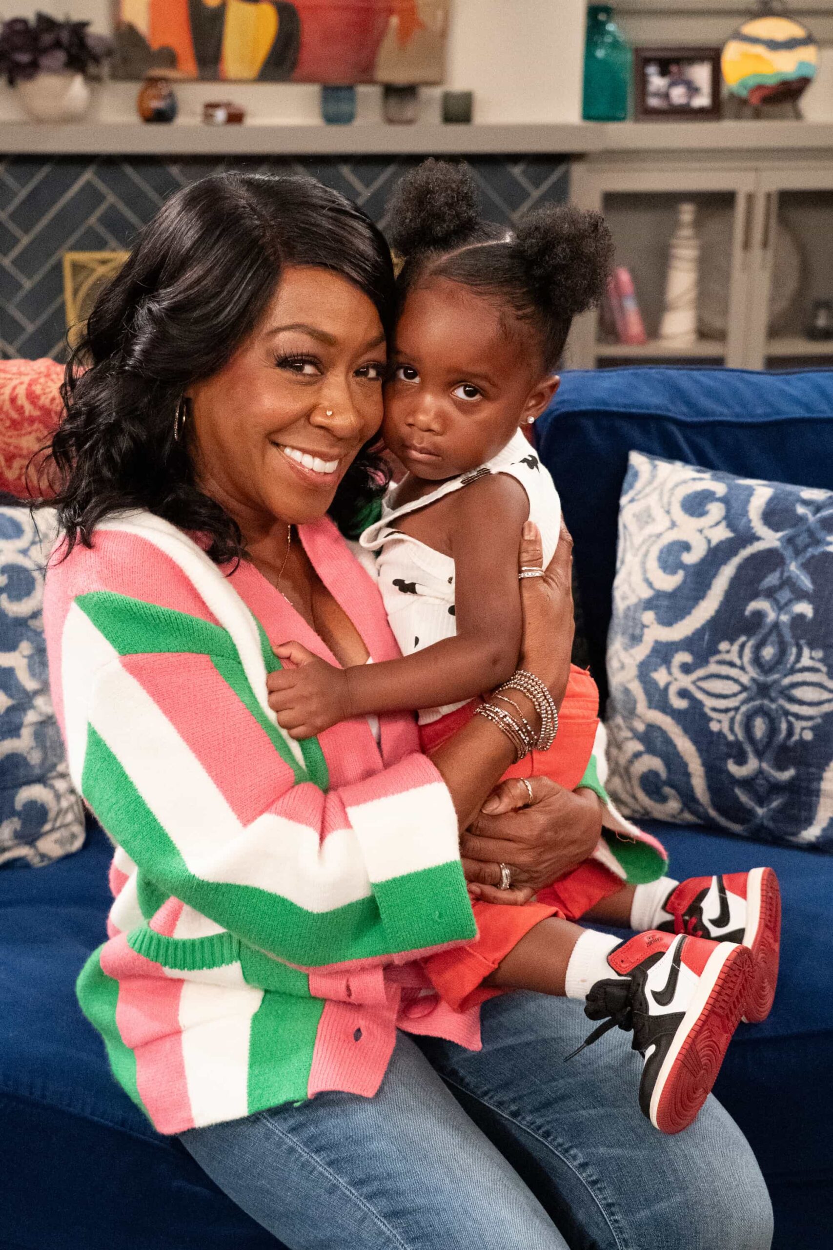 The Neighborhood Season 8 Episode 7 “Welcome to Babies and Bathwater” – Dave’s ambitious home improvement plans take a turn, prompting Calvin to step in, while Malcolm seeks Gemma’s help to overcome writer’s block. Meanwhile, Tina’s suggestion for Daphne sparks a parenting dilemma for Courtney, on THE NEIGHBORHOOD, Monday, Dec. 1 at a special time (8:30-9:00 PM, ET/PT) on the CBS Television Network, and streaming on Paramount+ (live and on-demand for Paramount+ Premium subscribers, or on-demand for Paramount+ Essential subscribers the day after the episode airs)*. Pictured: Tichina Arnold and Ky’elle and Ky’aire Delery. Photo: Monty Brinton/CBS ©2025 CBS Broadcasting, Inc. All Rights Reserved.