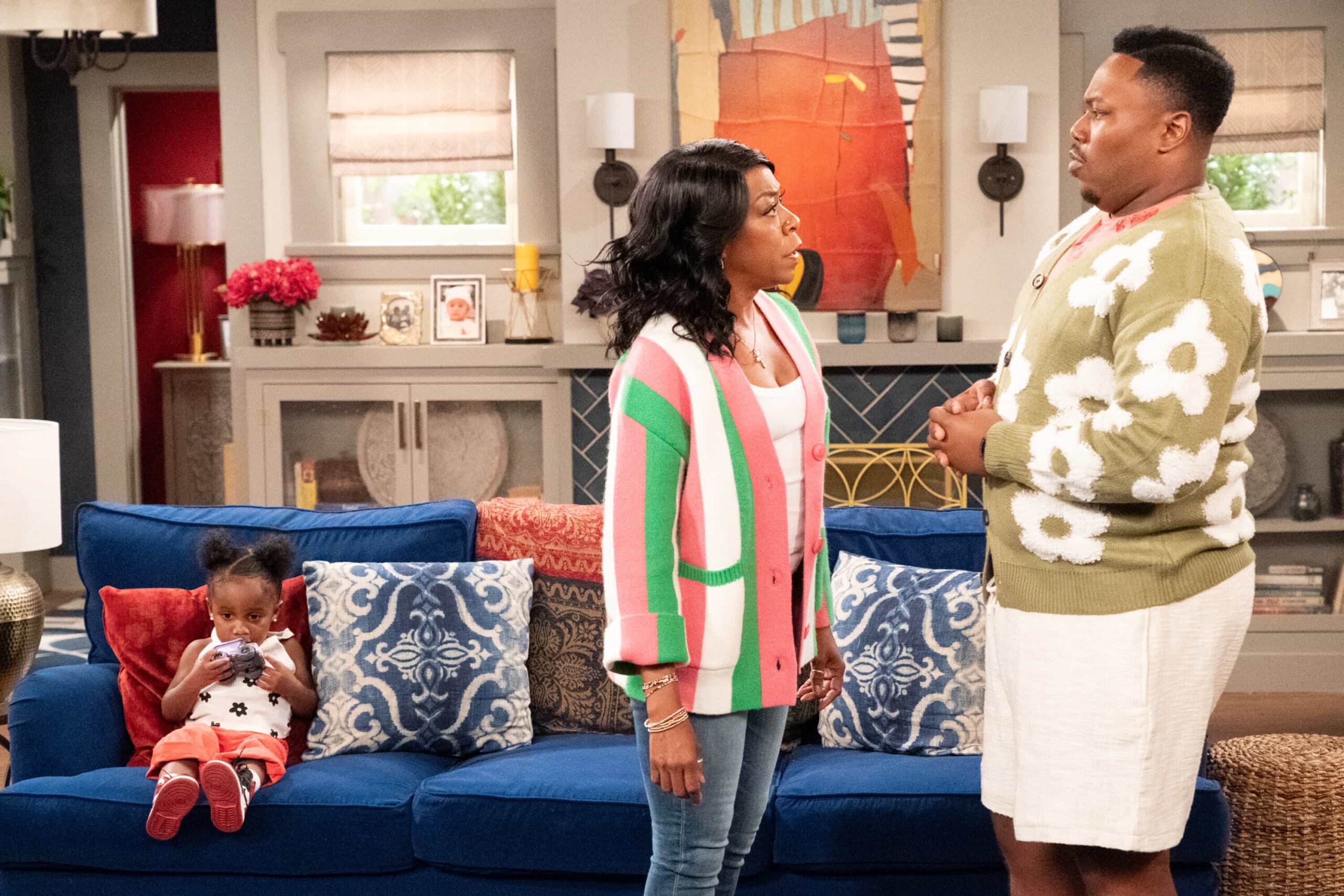 The Neighborhood Season 8 Episode 7 “Welcome to Babies and Bathwater” – Dave’s ambitious home improvement plans take a turn, prompting Calvin to step in, while Malcolm seeks Gemma’s help to overcome writer’s block. Meanwhile, Tina’s suggestion for Daphne sparks a parenting dilemma for Courtney, on THE NEIGHBORHOOD, Monday, Dec. 1 at a special time (8:30-9:00 PM, ET/PT) on the CBS Television Network, and streaming on Paramount+ (live and on-demand for Paramount+ Premium subscribers, or on-demand for Paramount+ Essential subscribers the day after the episode airs)*. Pictured: Ky’elle and Ky’aire Delery as Baby Daphne, Tichina Arnold as Tina and Marcel Spears as Marty. Photo: Monty Brinton/CBS ©2025 CBS Broadcasting, Inc. All Rights Reserved.