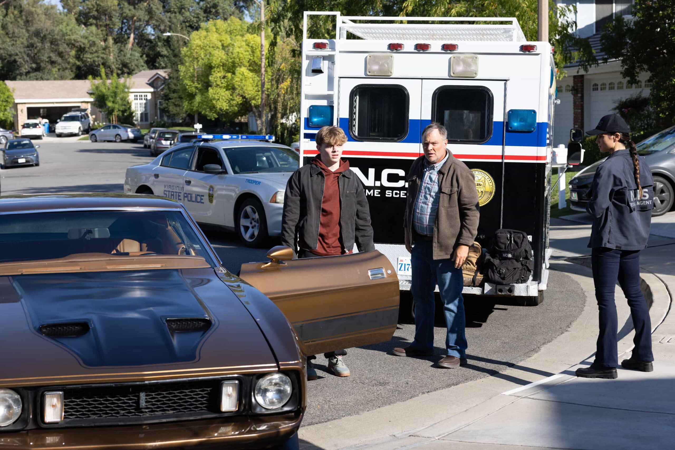 “God Only Knows” – A kidnapped teen leads the team to a Navy SEAL who survived captivity by the Taliban but may have committed murder after returning home. Also, Jimmy finally shares his findings about the mysterious death of Parker’s mother with his boss, on the CBS Original series NCIS, Tuesday, Dec. 2 (8:00-9:00 PM, ET/PT) on the CBS Television Network, and streaming on Paramount+ (live and on demand for Paramount+ Premium plan subscribers, or on demand for Paramount+ Essential subscribers the day after the episode airs)*. Pictured: Noah Ziggy James as Jacob Larson, Michael Buie as Hank Larson and Katrina Law as NCIS S.A. Jessica Knight. Photo: Sonja Flemming/CBS ©2025 CBS Broadcasting, Inc. All Rights Reserved.