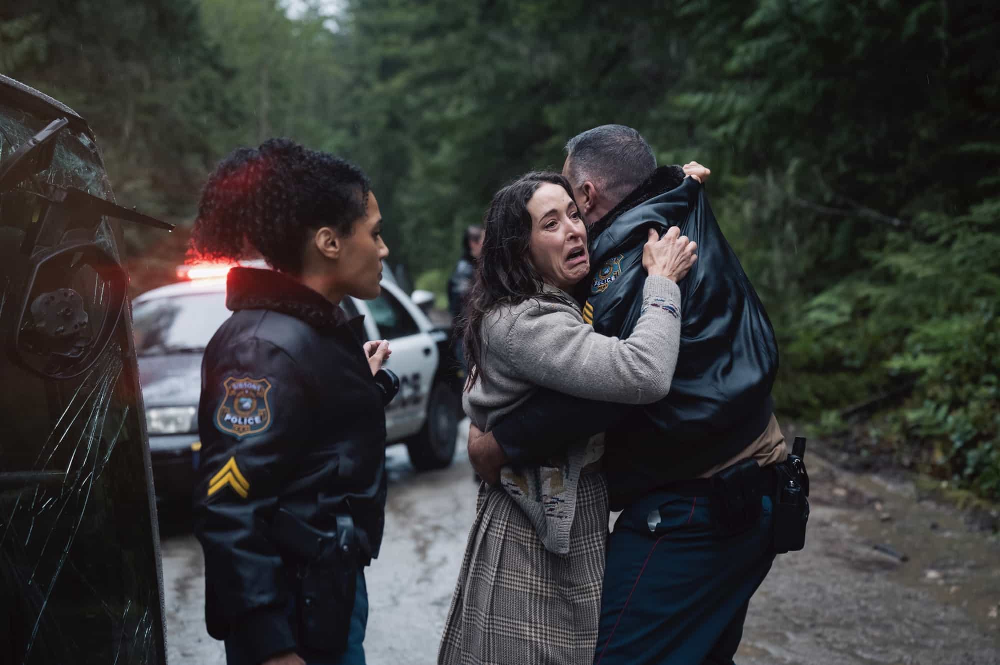 MURDER IN A SMALL TOWN: L-R: Bethany Brown, guest star Janet Kidder and Aaron Douglas in the "Nightshade" season finale episode of MURDER IN A SMALL TOWN airing Tuesday, Dec. 2 (8:00-9:00PM ET/PT) on FOX. ©2025 Fox Media LLC. CR: Kailey Schwerman/ FOX.
