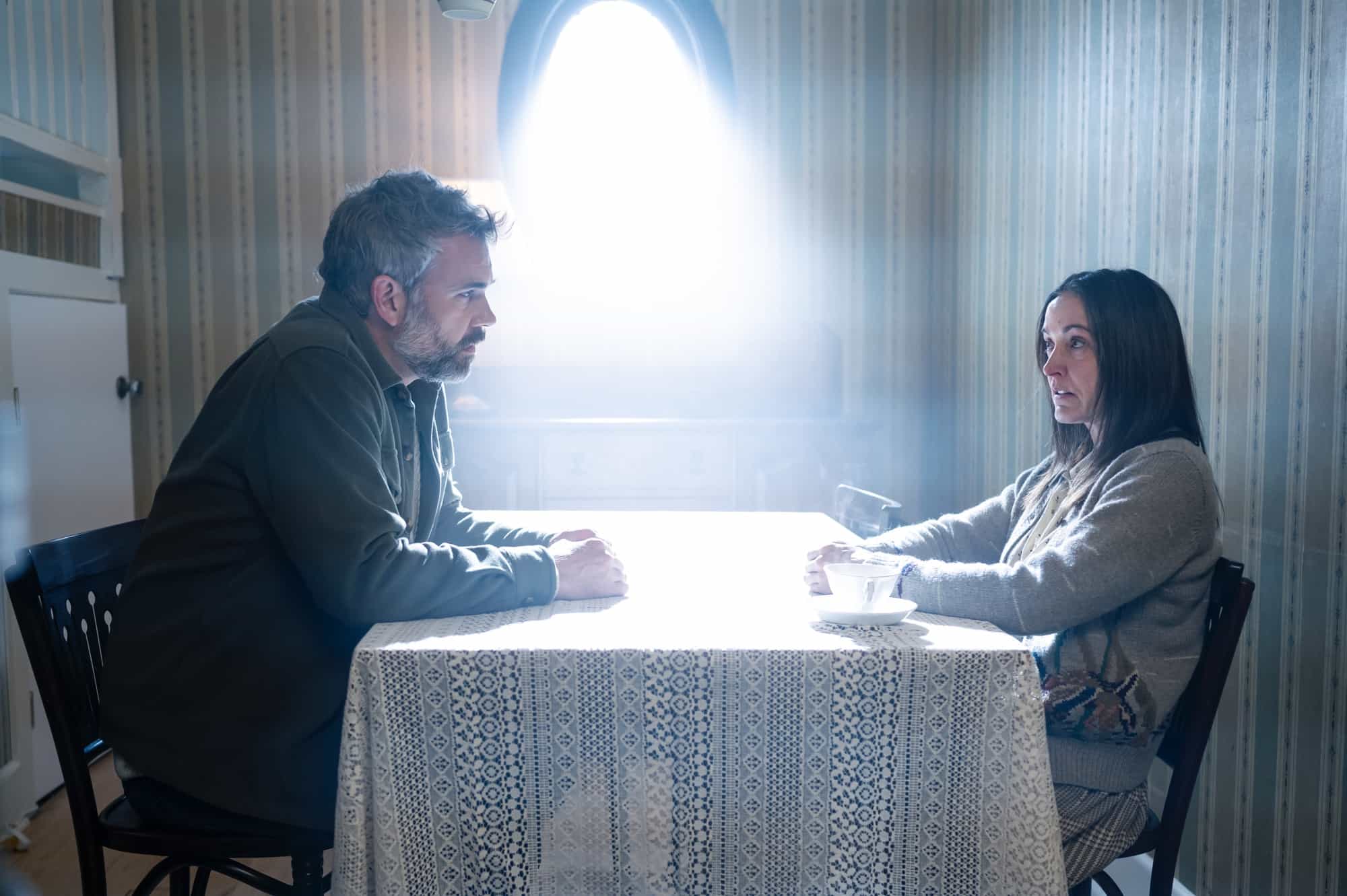MURDER IN A SMALL TOWN: L-R: Rossif Sutherland and guest star Janet Kidder in the "Nightshade" season finale episode of MURDER IN A SMALL TOWN airing Tuesday, Dec. 2 (8:00-9:00PM ET/PT) on FOX. ©2025 Fox Media LLC. CR: Kailey Schwerman/ FOX.