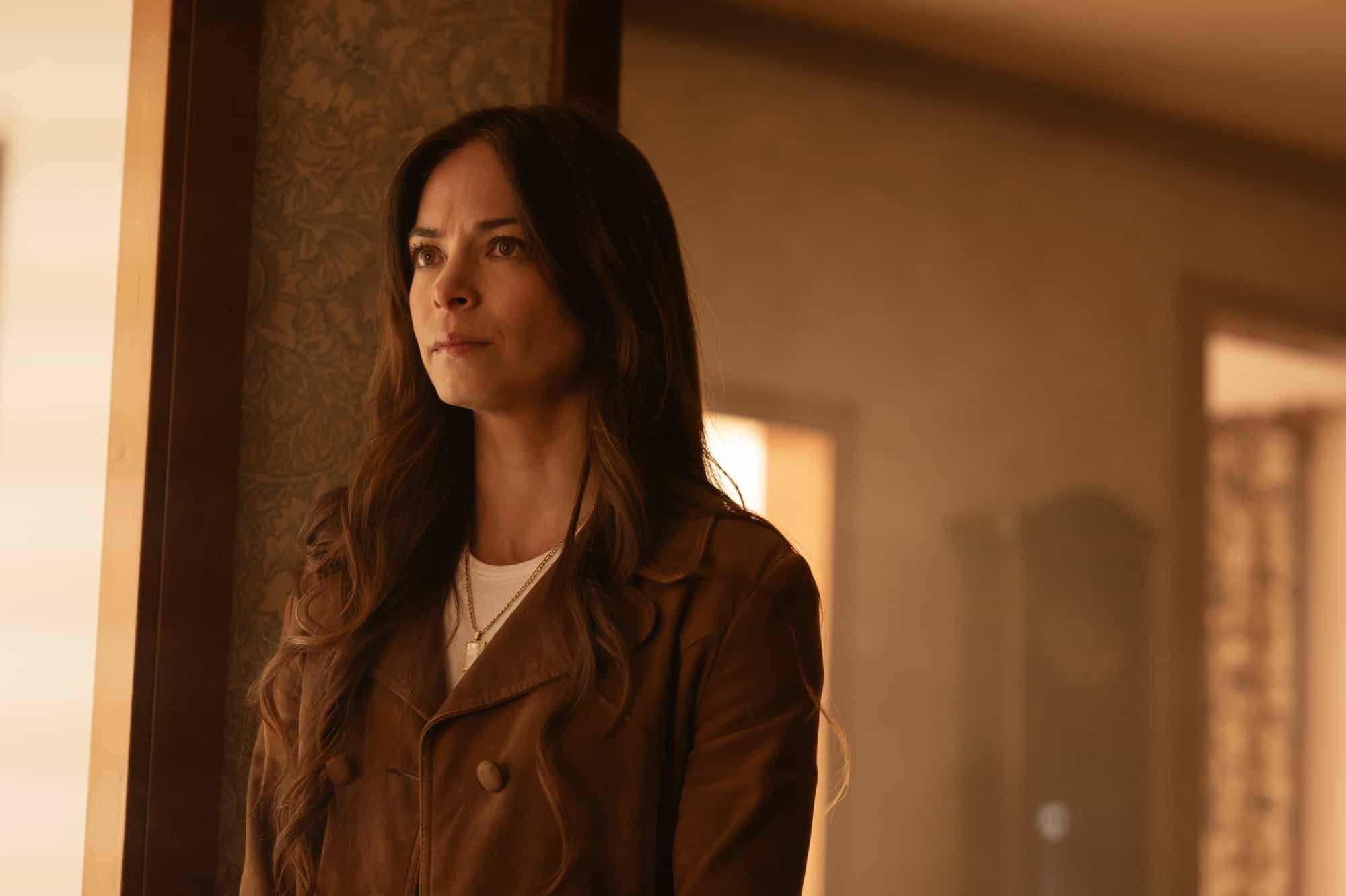 Murder in a Small Town Season 2 Episode 10 : Kristin Kreuk in the "Nightshade" season finale episode of MURDER IN A SMALL TOWN airing Tuesday, Dec. 2 (8:00-9:00PM ET/PT) on FOX. ©2025 Fox Media LLC. CR: Kailey Schwerman/ FOX.