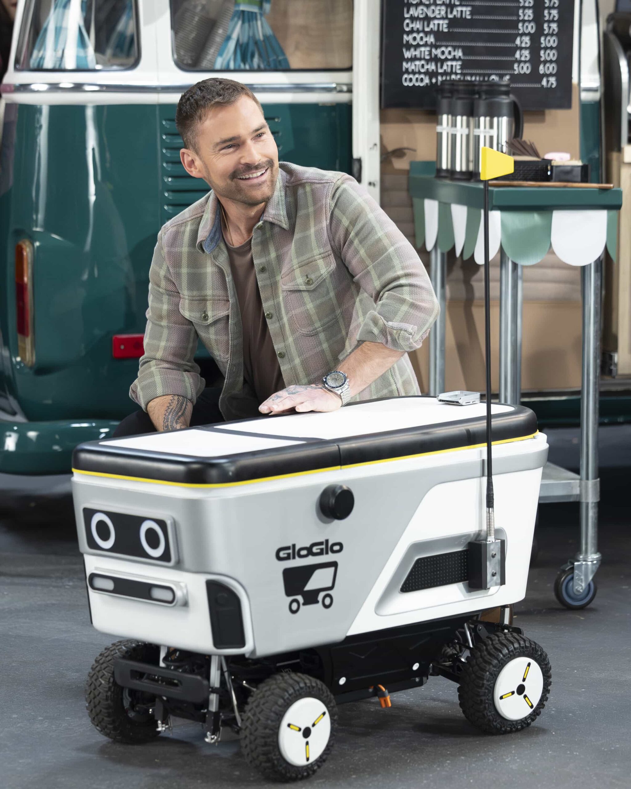 SHIFTING GEARS Season 2 Episode 7 - “License” - When he finds out Carter’s getting driving lessons, Matt’s plan to prove he’s the better teacher hits a snag when he learns his license is expired. Meanwhile, Riley’s two worlds collide as she struggles to keep both her business and family afloat. WEDNESDAY, DEC. 3 (8:00-8:30 p.m. EST) on ABC. (Disney/Raymond Liu) 
SEANN WILLIAM SCOTT