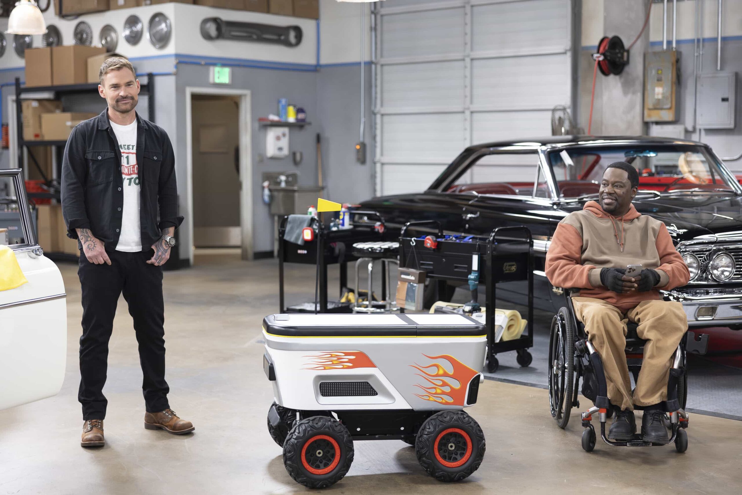 SHIFTING GEARS - “License” - When he finds out Carter’s getting driving lessons, Matt’s plan to prove he’s the better teacher hits a snag when he learns his license is expired. Meanwhile, Riley’s two worlds collide as she struggles to keep both her business and family afloat. WEDNESDAY, DEC. 3 (8:00-8:30 p.m. EST) on ABC. (Disney/Raymond Liu) 
SEANN WILLIAM SCOTT, DARYL "CHILL" MITCHELL