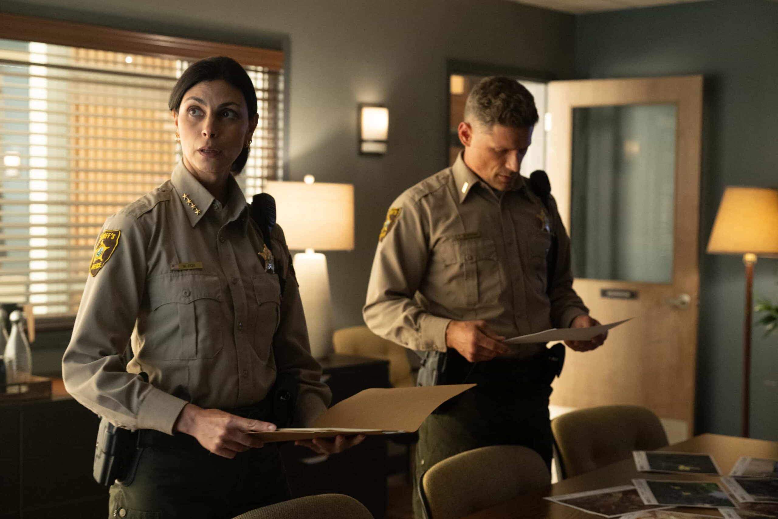 Sheriff Country Season 1 Episode 7 “Glory Days” – While investigating a brutal assault at Edgewater High, Sheriff Mickey Fox uncovers a disturbing web of secrets, lies and abuse of power at the school, on SHERIFF COUNTRY, Friday, Dec. 5 (8:00-9:00 PM, ET/PT) on the CBS Television Network, and streaming on Paramount+ (live and on-demand for Paramount+ Premium plan subscribers, or on-demand for Paramount+ Essential subscribers the day after the episode airs)*. Pictured: Morena Baccarin as Sheriff Mickey Fox and Matt Lauria as Boone. Photo: Christos Kalohoridis/CBS ©2025 CBS Broadcasting, Inc. All Rights Reserved.
