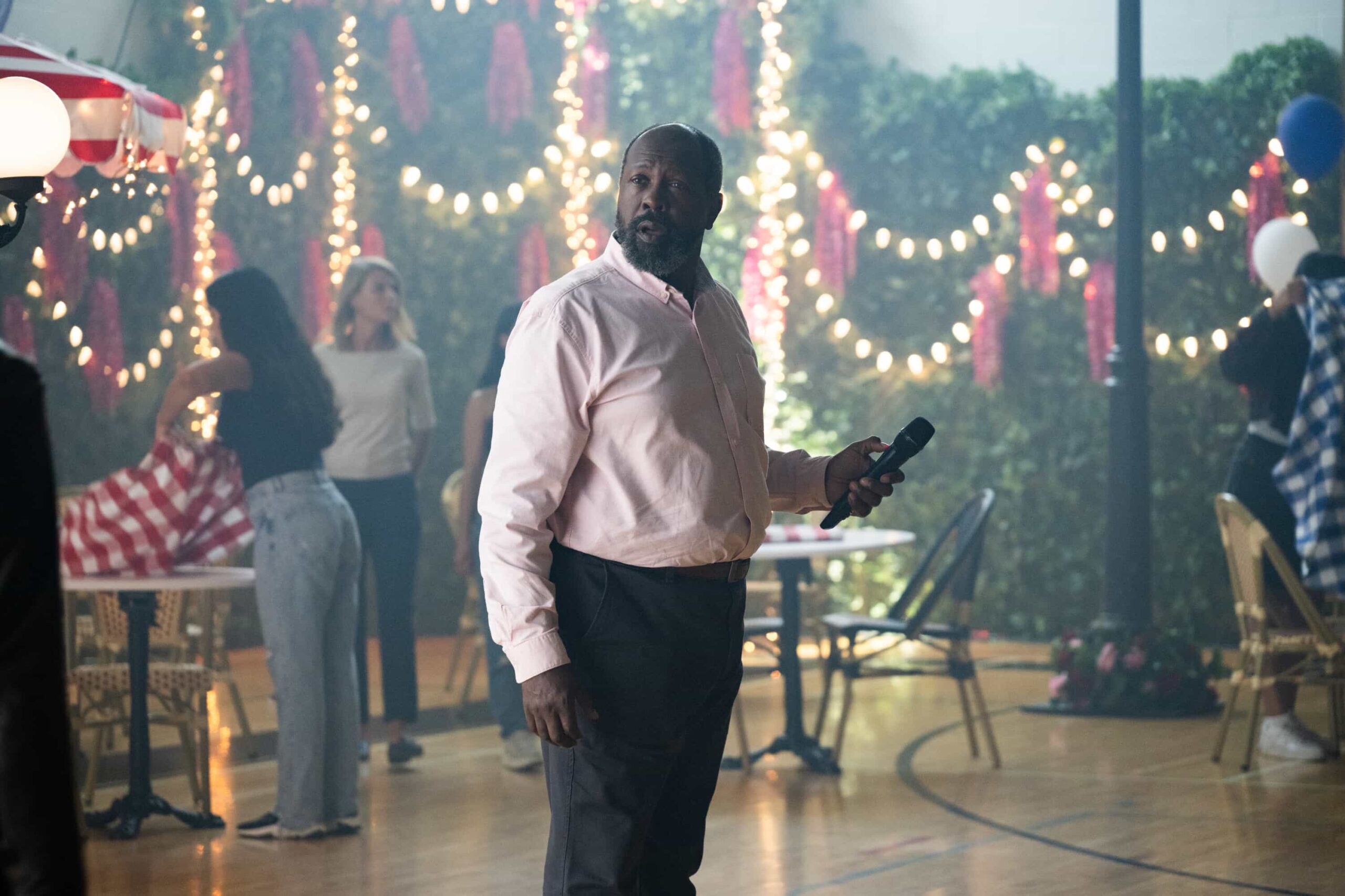 “Glory Days” – While investigating a brutal assault at Edgewater High, Sheriff Mickey Fox uncovers a disturbing web of secrets, lies and abuse of power at the school, on SHERIFF COUNTRY, Friday, Dec. 5 (8:00-9:00 PM, ET/PT) on the CBS Television Network, and streaming on Paramount+ (live and on-demand for Paramount+ Premium plan subscribers, or on-demand for Paramount+ Essential subscribers the day after the episode airs)*. Pictured: Roy Lewis as Mr. Diamond. Photo: Christos Kalohoridis/CBS ©2025 CBS Broadcasting, Inc. All Rights Reserved.