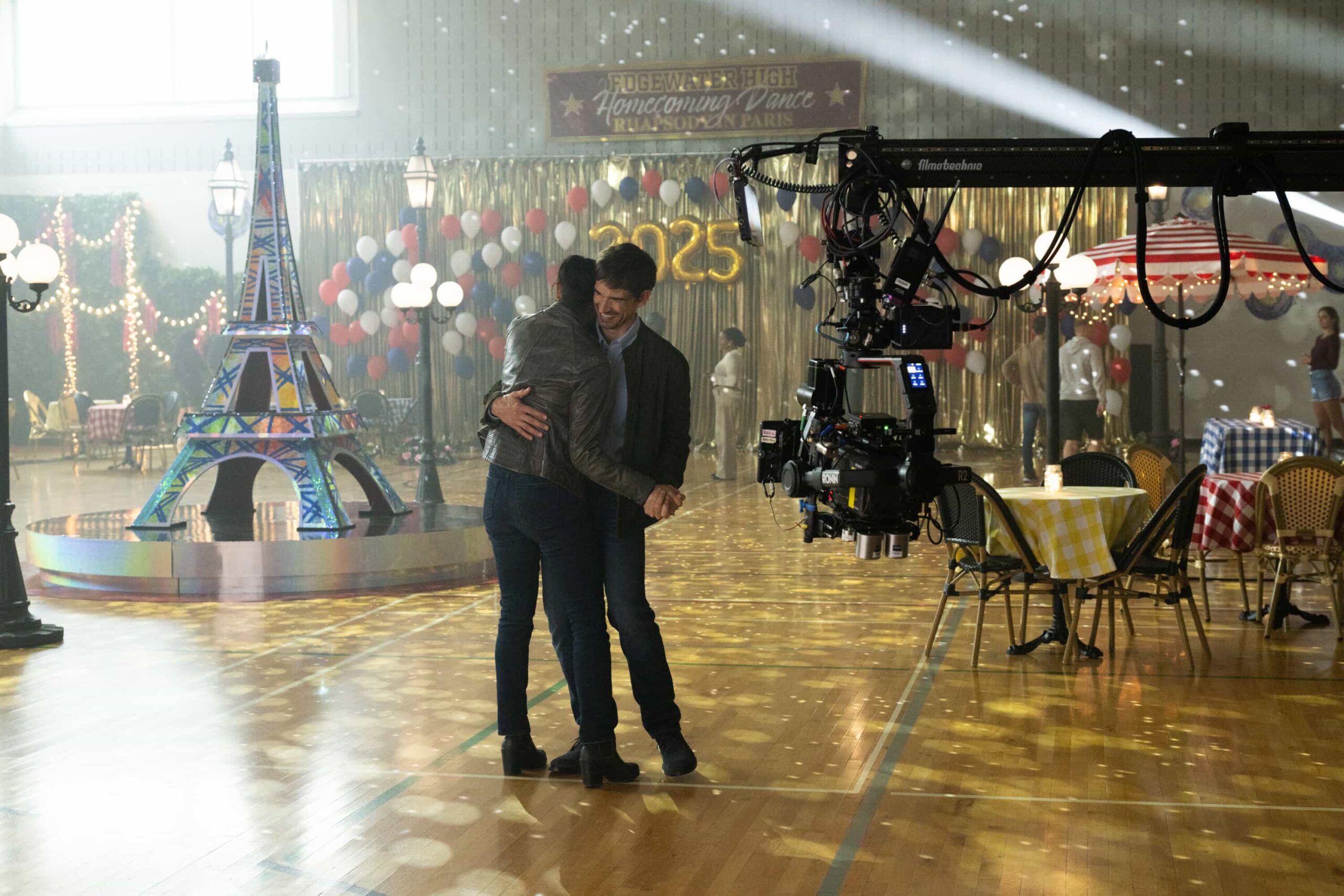 “Glory Days” BTS – While investigating a brutal assault at Edgewater High, Sheriff Mickey Fox uncovers a disturbing web of secrets, lies and abuse of power at the school, on SHERIFF COUNTRY, Friday, Dec. 5 (8:00-9:00 PM, ET/PT) on the CBS Television Network, and streaming on Paramount+ (live and on-demand for Paramount+ Premium plan subscribers, or on-demand for Paramount+ Essential subscribers the day after the episode airs)*. Pictured: Christopher Gorham as Travis. Photo: Christos Kalohoridis/CBS ©2025 CBS Broadcasting, Inc. All Rights Reserved.
