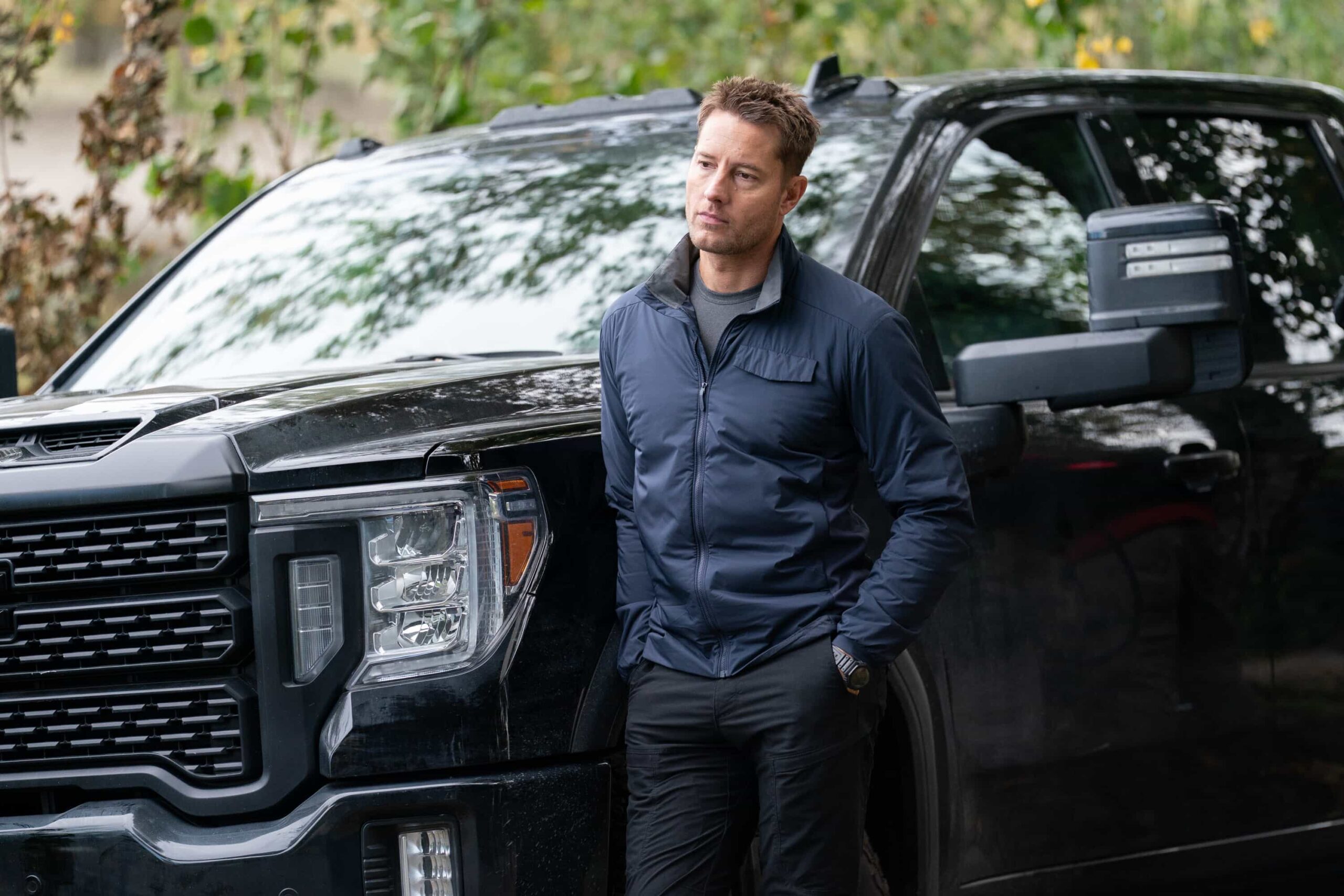 Tracker Season 3 Episode 8 “Eurydice” – When a grieving mother becomes the prime suspect in her missing daughter’s murder, Colter sets out to find the true culprit and prove her innocence, Sunday, Dec. 7 (8:00-9:00 PM, ET/PT) on the CBS Television Network, and streaming on Paramount+ (live and on-demand for Paramount+ Premium plan subscribers, or on-demand for Paramount+ Essential subscribers the day after the episode airs)*. Pictured: Justin Hartley as Colter Shaw. Photo: Sergei Bachlakov/CBS ©2025 CBS Broadcasting, Inc. All Rights Reserved.