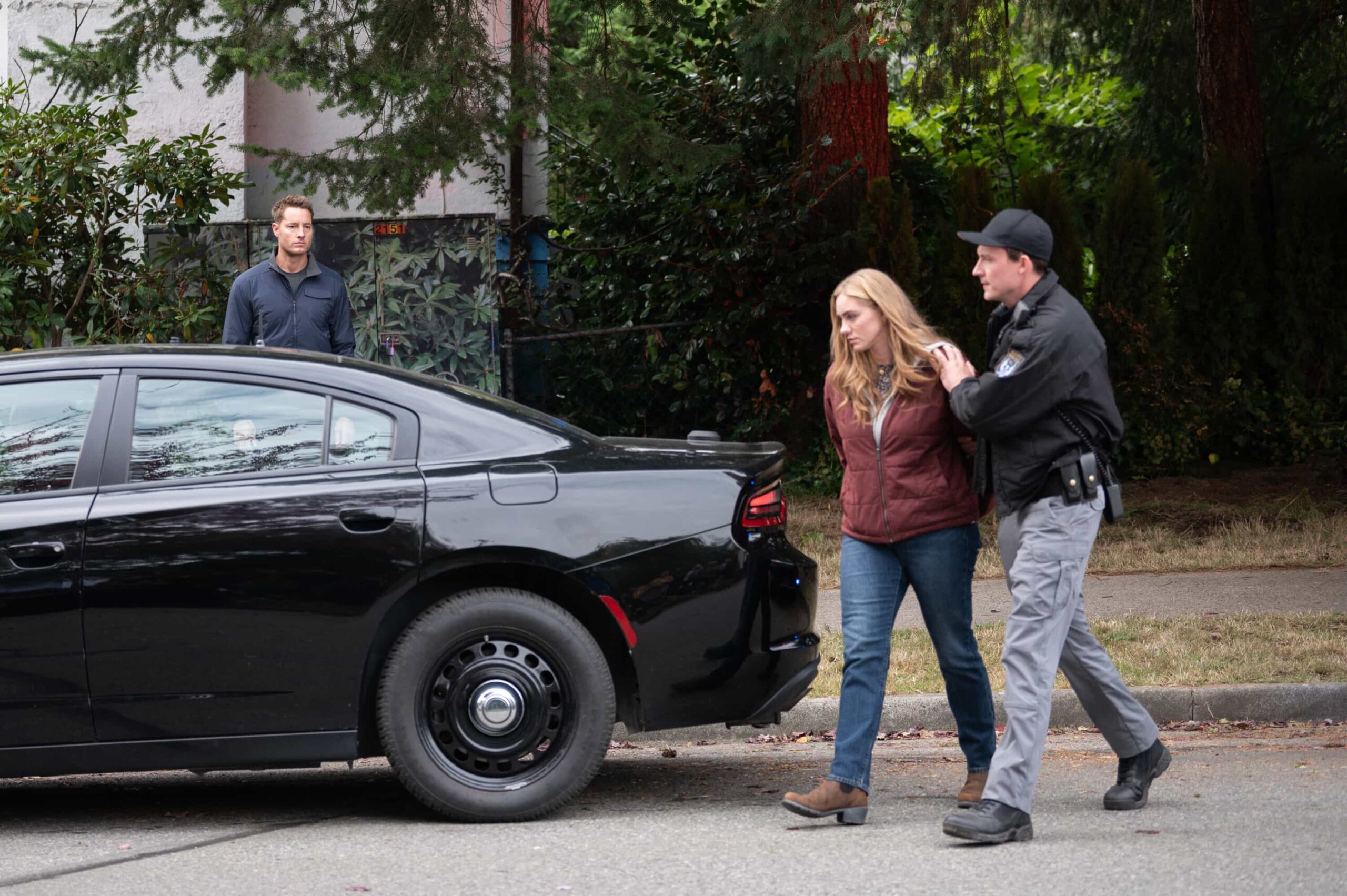 “Eurydice” – When a grieving mother becomes the prime suspect in her missing daughter’s murder, Colter sets out to find the true culprit and prove her innocence, Sunday, Dec. 7 (8:00-9:00 PM, ET/PT) on the CBS Television Network, and streaming on Paramount+ (live and on-demand for Paramount+ Premium plan subscribers, or on-demand for Paramount+ Essential subscribers the day after the episode airs)*. Pictured: Justin Hartley as Colter Shaw and Jessica Sipos as Sierra. Photo: Sergei Bachlakov/CBS ©2025 CBS Broadcasting, Inc. All Rights Reserved.