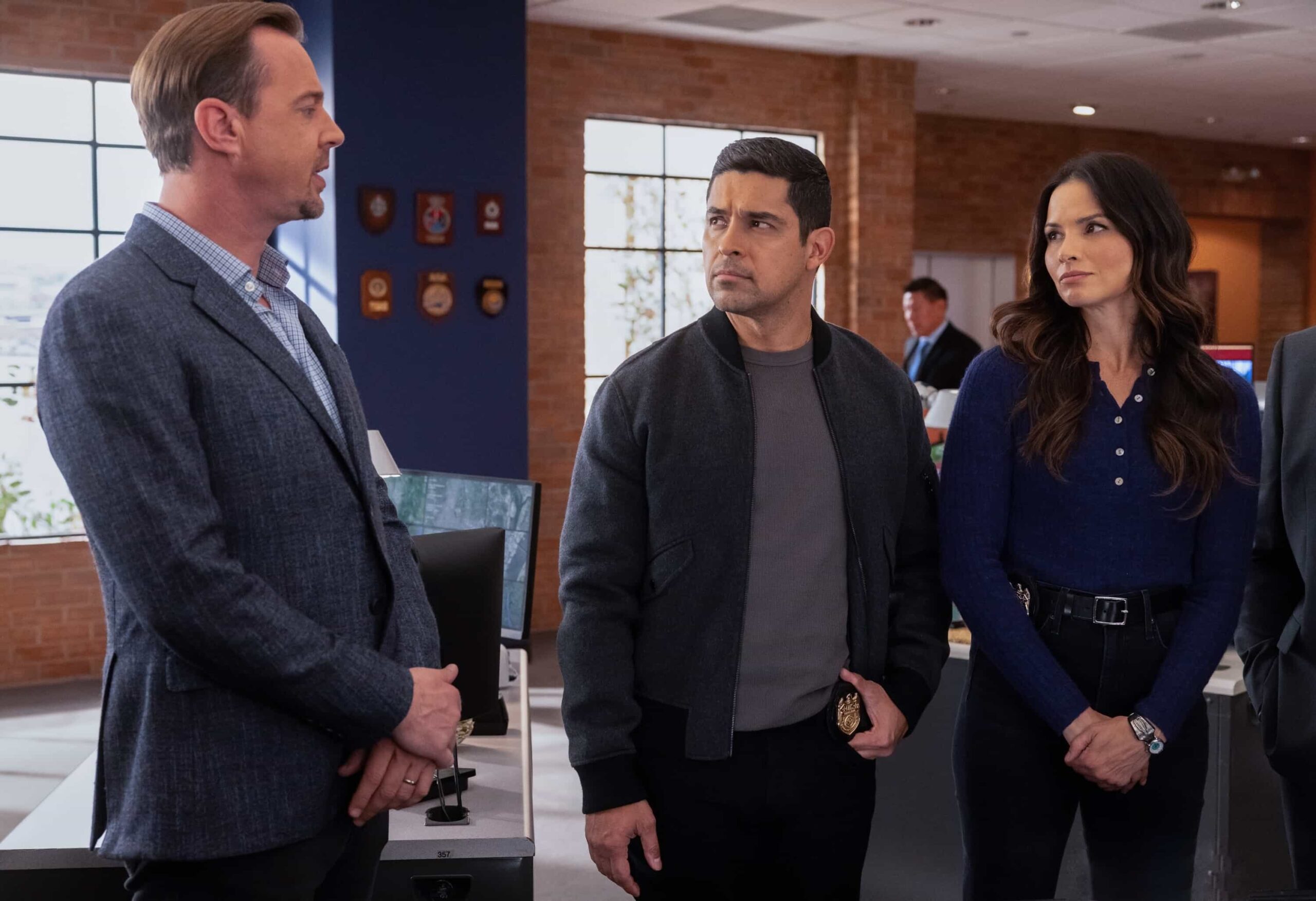 NCIS Season 23 Episode 8 Stolen Moments – Alden Parker and Nick Torres observe the secured entrance to the vice president’s residence during the investigation.