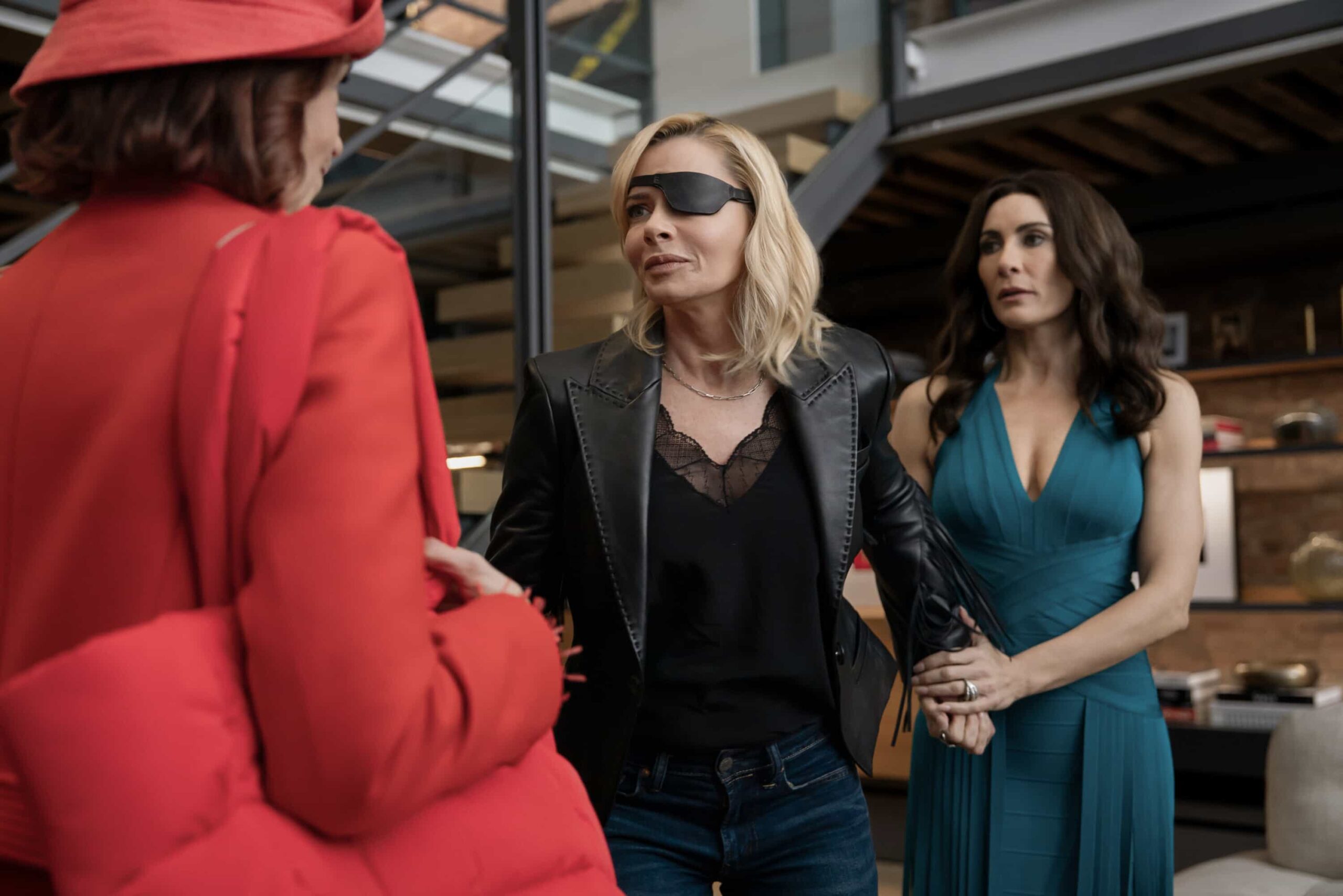 Elsbeth Season 3 Episode 9 “Glamazons” – A fallen ‘90s supermodel (Jaime Pressly) returns to New York for a reunion and revenge, leading Elsbeth to sort through old grudges and lies to catch a killer. Meanwhile, Officer Hackett takes her turn in the spotlight, on ELSBETH, Thursday, Dec. 11    Pictured (L-R): Carrie Preston as Elsbeth Tascioni, Jamie Pressly as Tiffany “ Tiff” Giles and Laura Benanti as Nadine Clay   Photo: Michael Parmelee/CBS ©2025 CBS Broadcasting, Inc. All Rights Reserved.