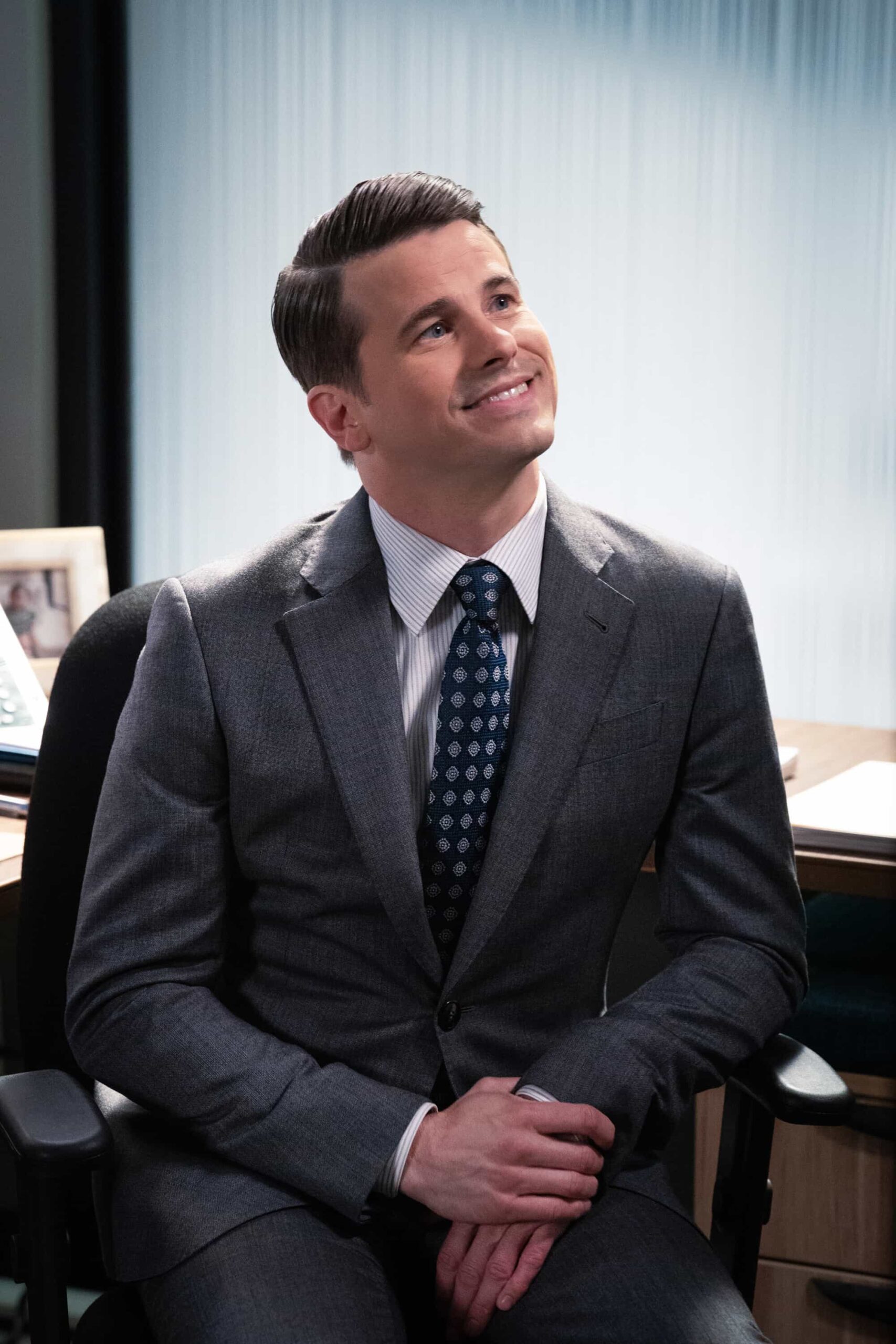 Matlock Season 2 Episode 8 “Call It a Christmas Gift” – With the holidays approaching, the team’s secrets start to come to light while they take on a harassment case involving the city’s fire department. Meanwhile, Matty and Edwin contemplate meeting Joey’s sister, on MATLOCK, Thursday, Dec. 11 (9:00-10:00 PM, ET/PT). Pictured: Jason Ritter as “Julian Markston.”   Photo: Michael Yarish/CBS ©2025 CBS Broadcasting, Inc. All Rights Reserved.