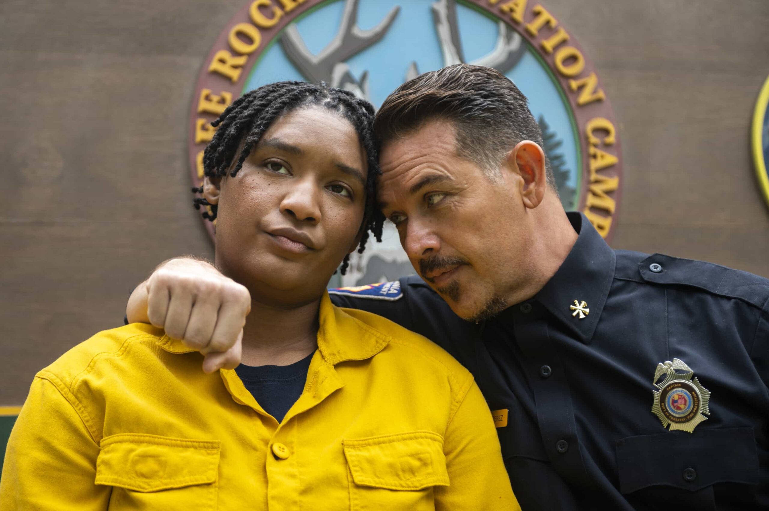 Fire Country Season 4 Episode 8 “Fresh Start” – Bode participates in a high school drunk-driving drill that unexpectedly reconnects him with a former classmate, Chloe (Alona Tal from SEAL TEAM). Meanwhile, Three Rock reopens with a new crew and high hopes, on FIRE COUNTRY, Friday, Dec. 12 (9:00-10:00 PM, ET/PT). Pictured (L-R): Jules Latimer as Eve Edwards and Kevin Alejandro as Manny Perez. Photo: Sergei Bachlakov/CBS ©2025 CBS Broadcasting, Inc. All Rights Reserved.