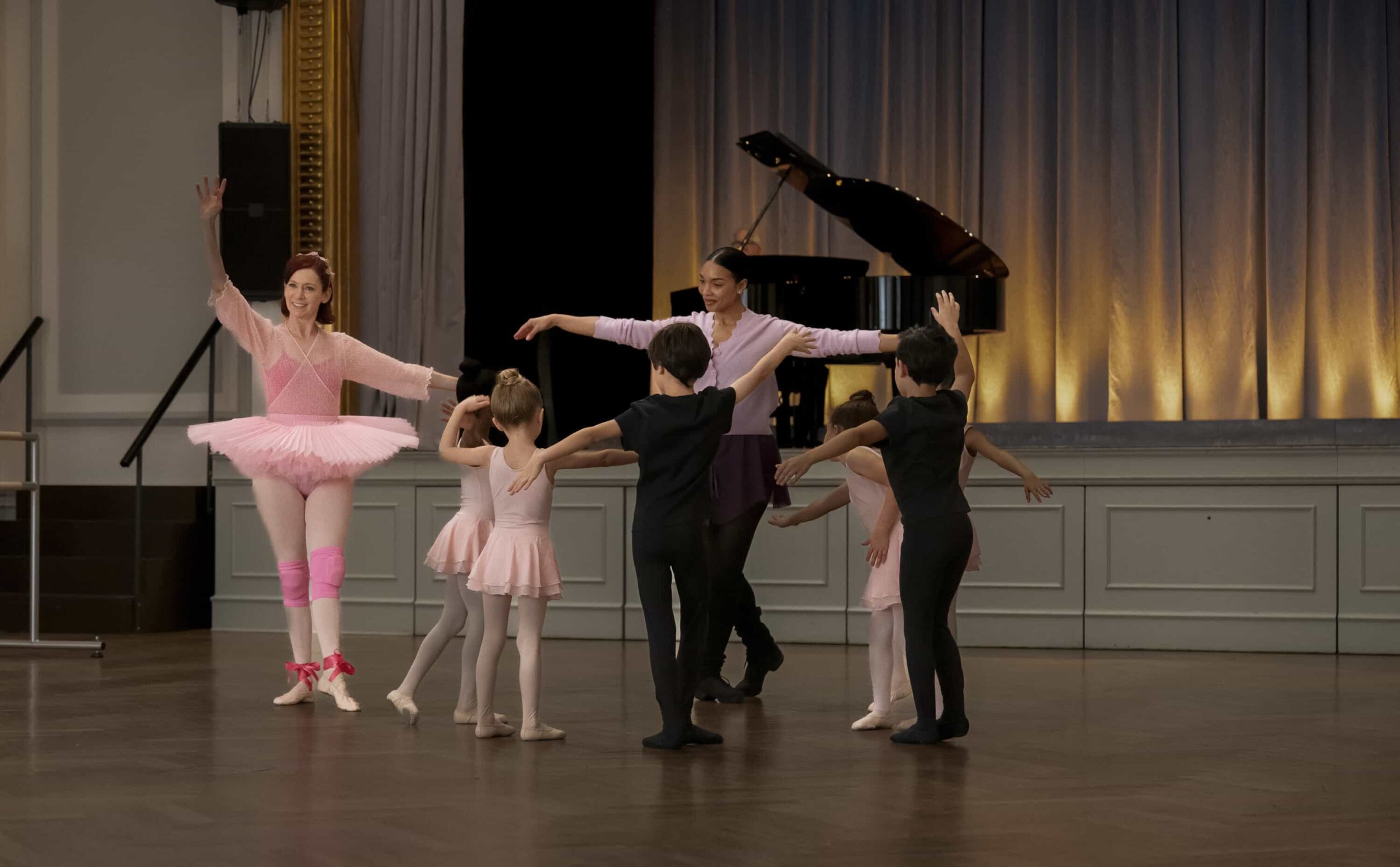 Elsbeth Season 3 Episode 10 “A Hard Nut to Crack” – When an avant-garde choreographer’s “Nutcracker” rehearsal turns deadly, Elsbeth leaps into the cutthroat world of New York ballet, on ELSBETH, Thursday, Dec. 18 (10:00-11:00 PM, ET/PT) .  Pictured: Carrie Preston as Elsbeth Tascioni    Photo: Michael Parmelee/CBS ©2025 CBS Broadcasting, Inc. All Rights Reserved.