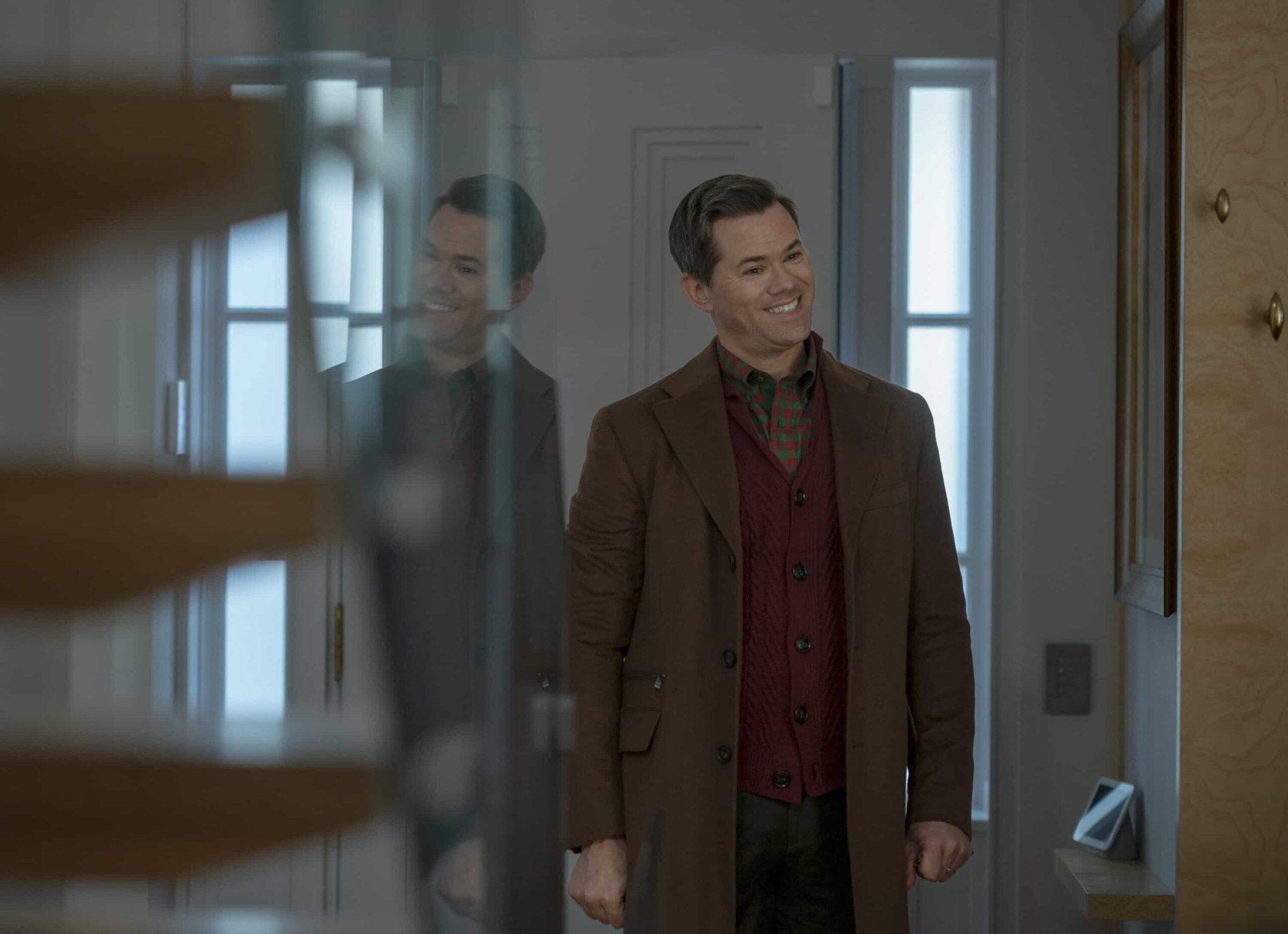 “A Hard Nut to Crack” – When an avant-garde choreographer’s “Nutcracker” rehearsal turns deadly, Elsbeth leaps into the cutthroat world of New York ballet, on ELSBETH, Thursday, Dec. 18 (10:00-11:00 PM, ET/PT) .  Pictured (L-R): Andrew Rannells as Harris Parson    Photo: Michael Parmelee/CBS ©2025 CBS Broadcasting, Inc. All Rights Reserved.