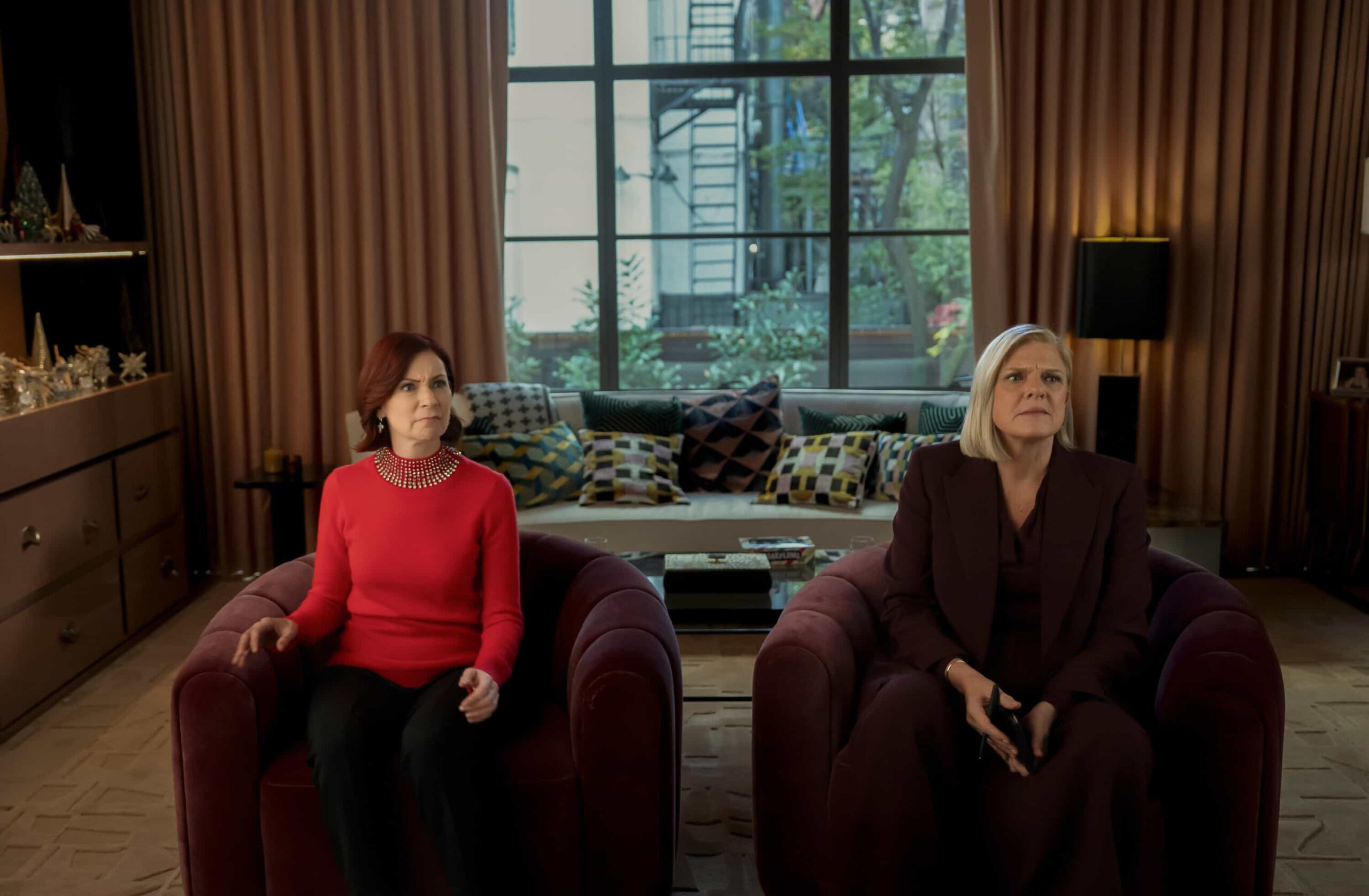 “A Hard Nut to Crack” – When an avant-garde choreographer’s “Nutcracker” rehearsal turns deadly, Elsbeth leaps into the cutthroat world of New York ballet, on ELSBETH, Thursday, Dec. 18 (10:00-11:00 PM, ET/PT) .  Pictured (L-R): Carrie Preston as Elsbeth Tascioni and Molly Price as Det. Jackie Donnelly     Photo: Michael Parmelee/CBS ©2025 CBS Broadcasting, Inc. All Rights Reserved.