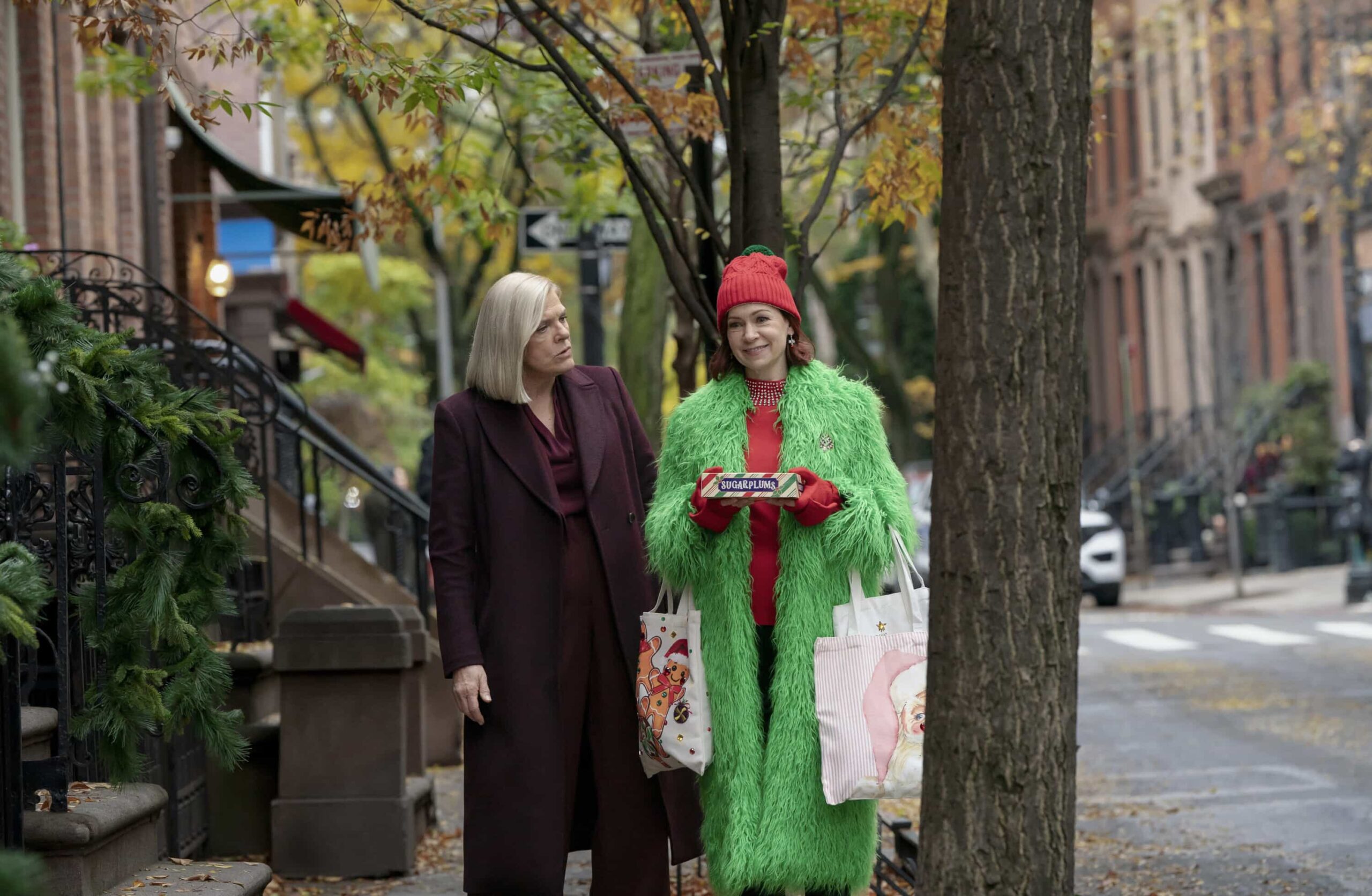 “A Hard Nut to Crack” – When an avant-garde choreographer’s “Nutcracker” rehearsal turns deadly, Elsbeth leaps into the cutthroat world of New York ballet, on ELSBETH, Thursday, Dec. 18 (10:00-11:00 PM, ET/PT) .  Pictured (L-R): Molly Price as Det. Jackie Donnelly and Carrie Preston as Elsbeth Tascioni   Photo: Michael Parmelee/CBS ©2025 CBS Broadcasting, Inc. All Rights Reserved.