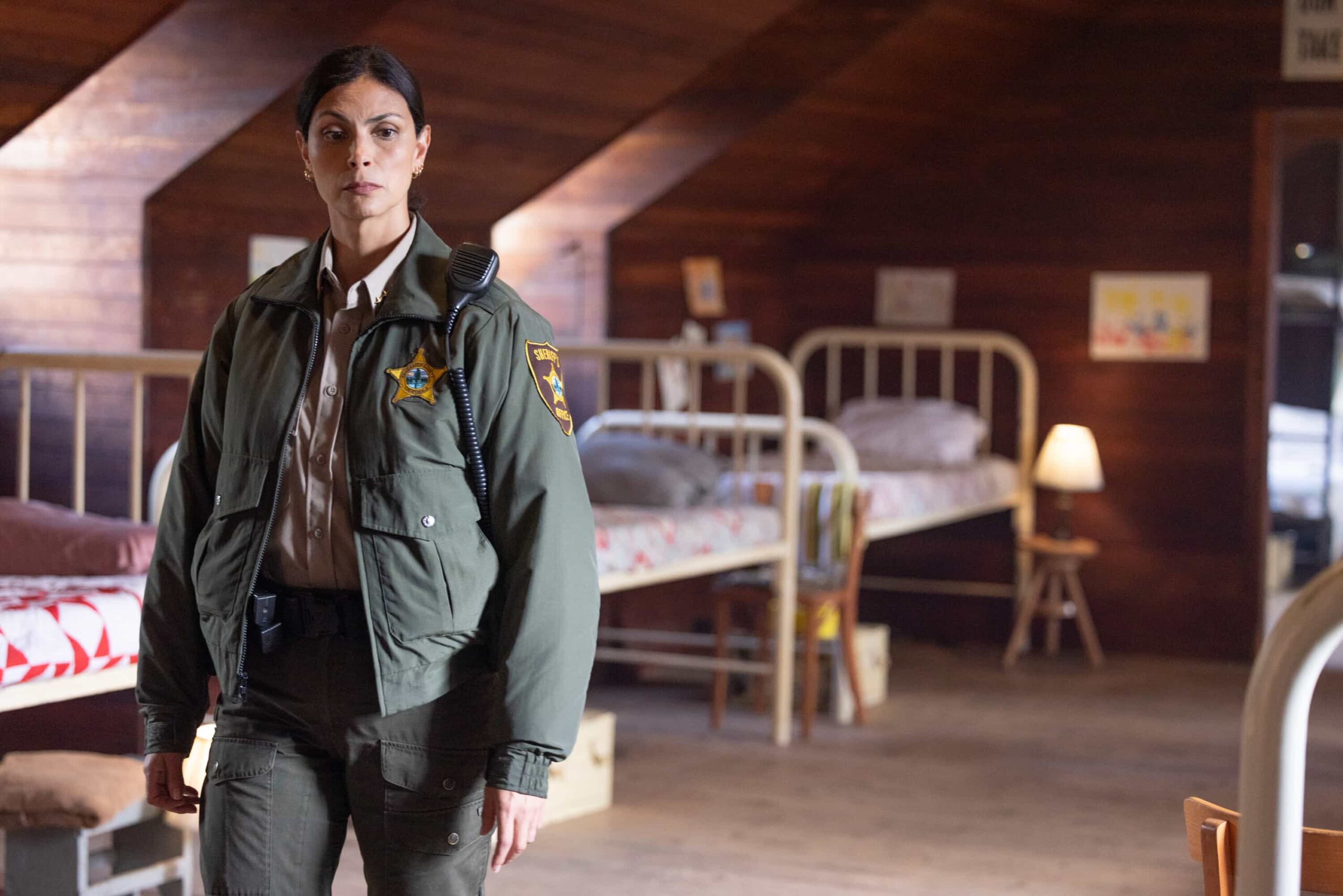 Sheriff Country Season 1 Episode 9 “Crucible, Part 1” – After a father and son flee a secluded ranch run by one of Edgewater’s most power families, Mickey investigates disturbing allegations of abuse and uncovers dangerous secrets, which leads to a tense standoff and confrontation, on SHERIFF COUNTRY, Friday, Dec. 19 (8:00-9:00 PM, ET/PT). Pictured: Morena Baccarin as Sheriff Mickey Fox. Photo: Darren Goldstein/CBS ©2025 CBS Broadcasting, Inc. All Rights Reserved.